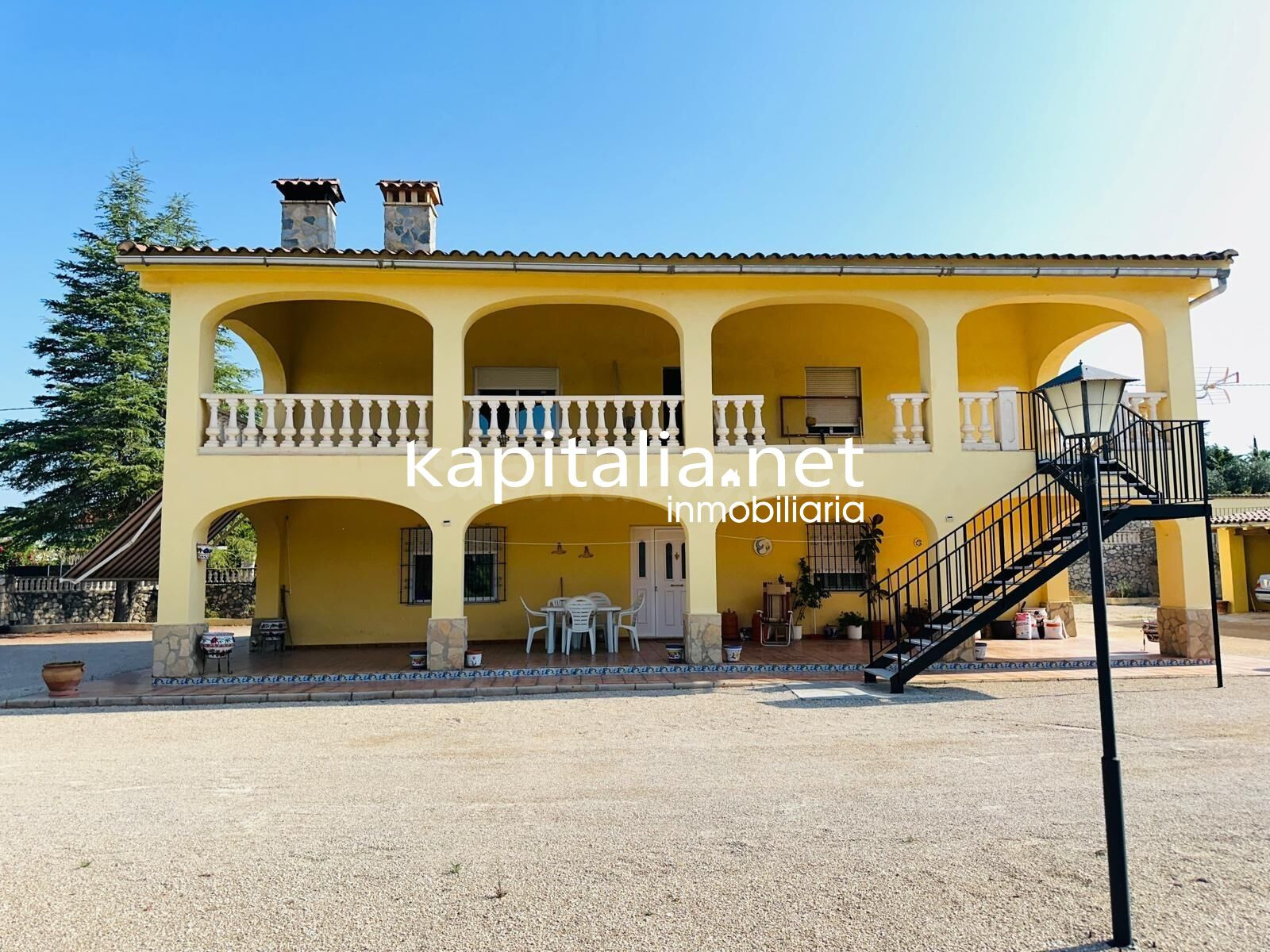 Amplio chalet a la venta en Agullent ( Valencia)