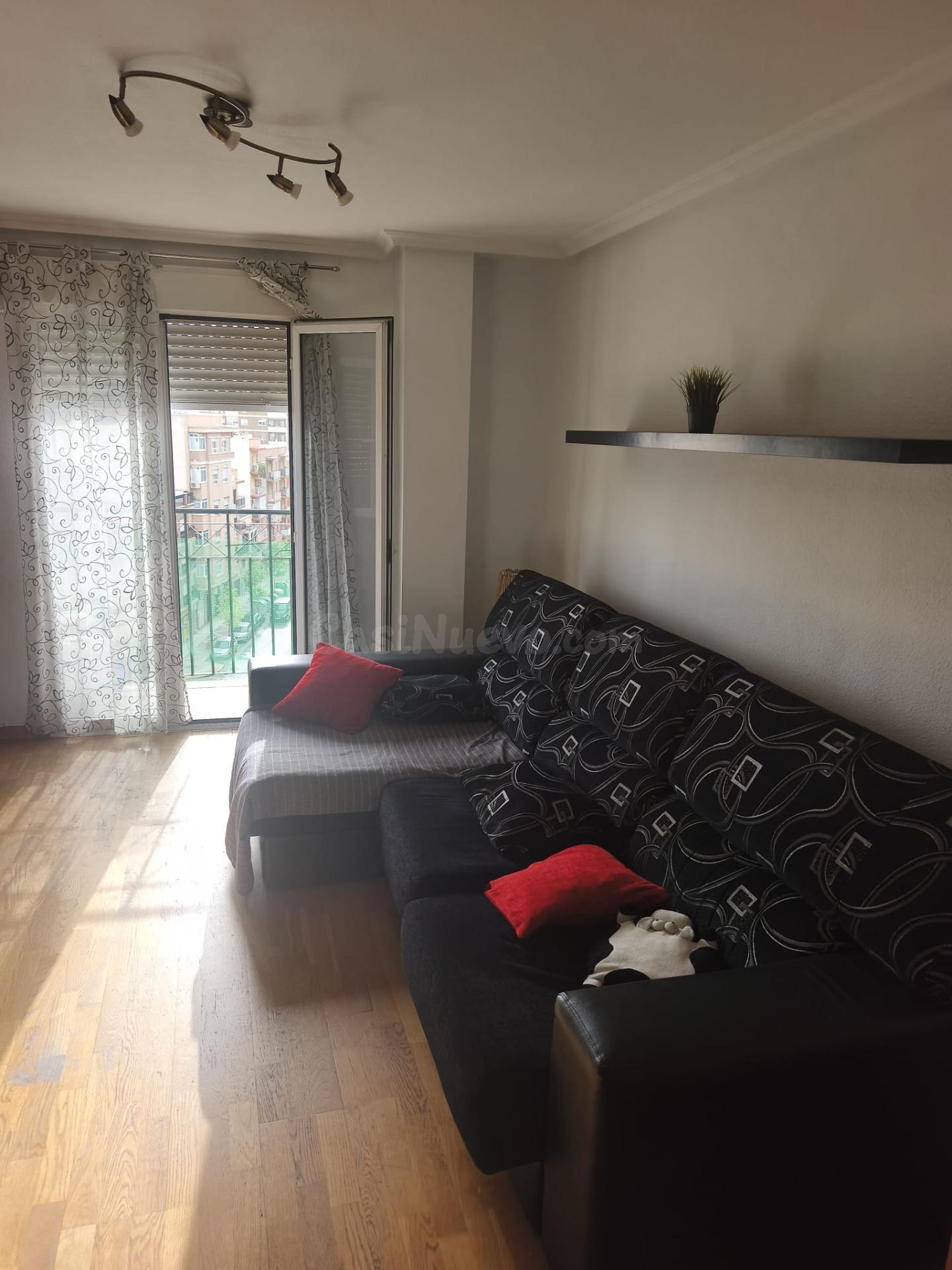PISO DE 4 DORMITORIOS Y DOS BAÑOS