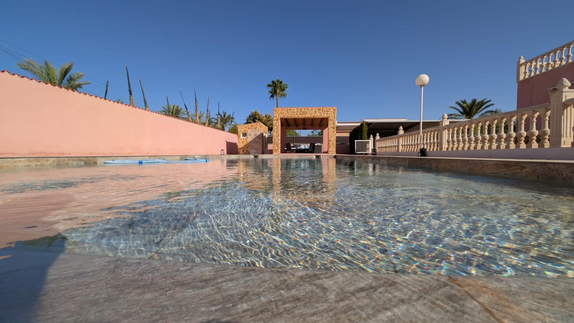 ¡¡ESPECTACULAR CHALET CON GRAN PISCINA, BARBACOA Y CASA DE I
