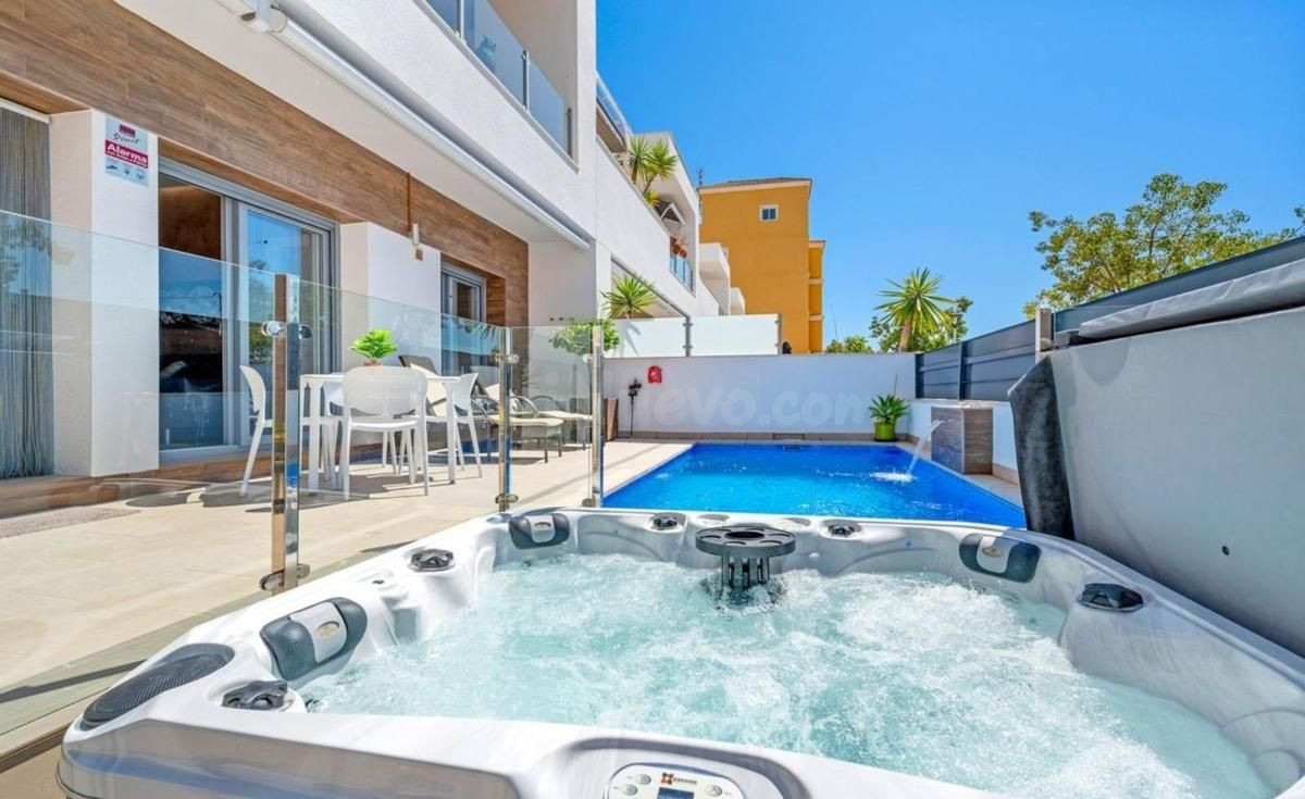 Casa 3 habitaciones 140m² en venta - Pueblo 5
