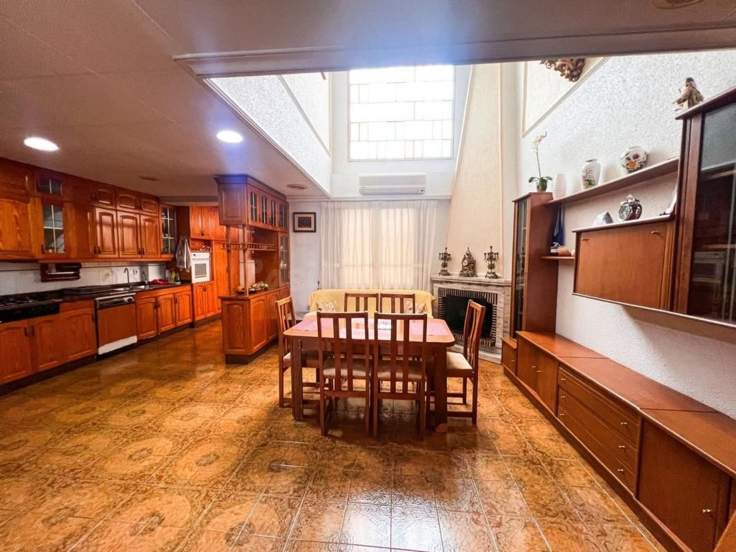 Villa 5 habitaciones 340m² en venta - Zona Pueblo