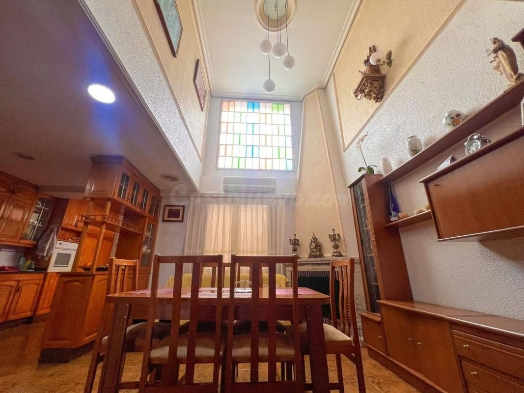 Villa 5 habitaciones 340m² en venta - Zona Pueblo - foto 2