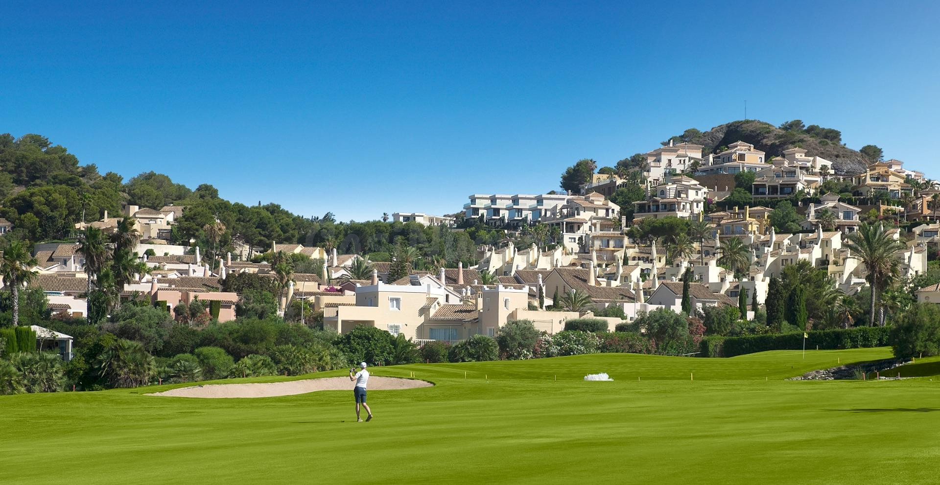 EN EL CORAZON DEL CAMPO DE GOLF Y A 5 MINUTOS DE LAS PLAYAS 