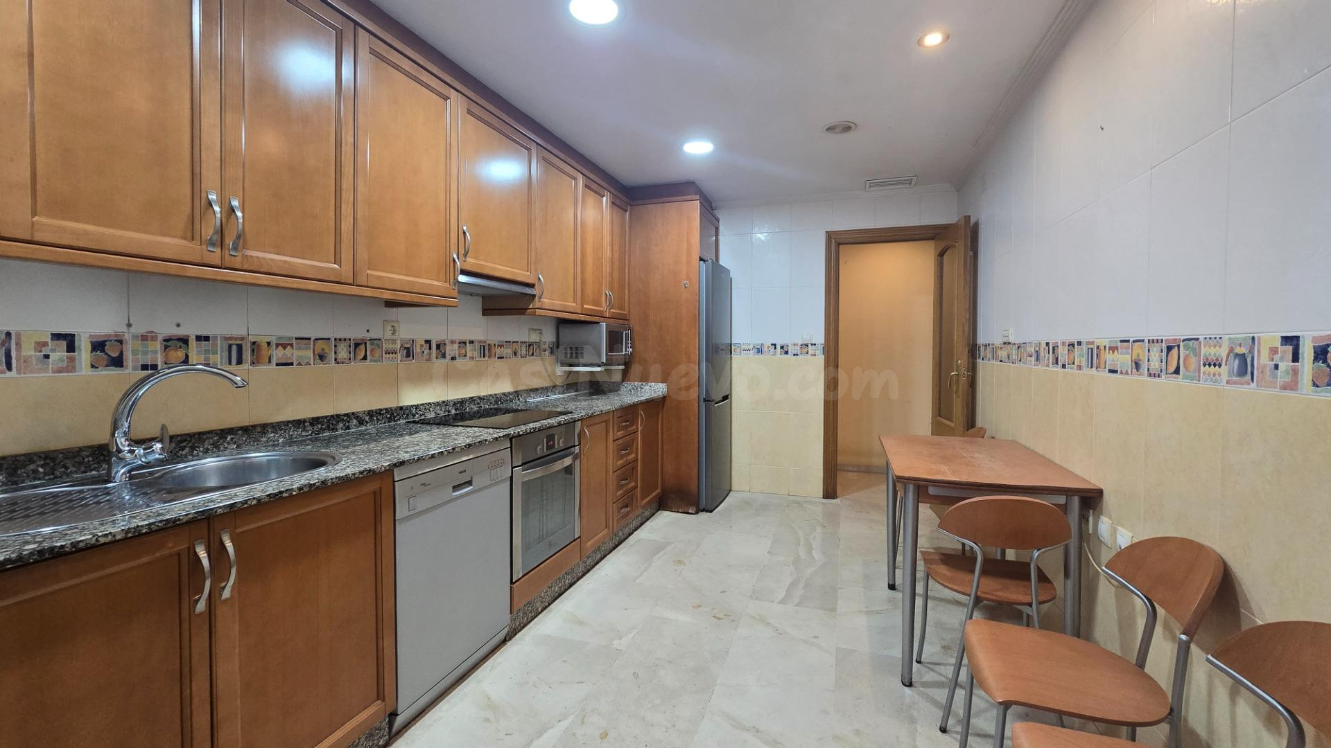 ¡Tu VIVIENDA CON 4 DORMITORIOS en el corazón de Elche! - foto 2