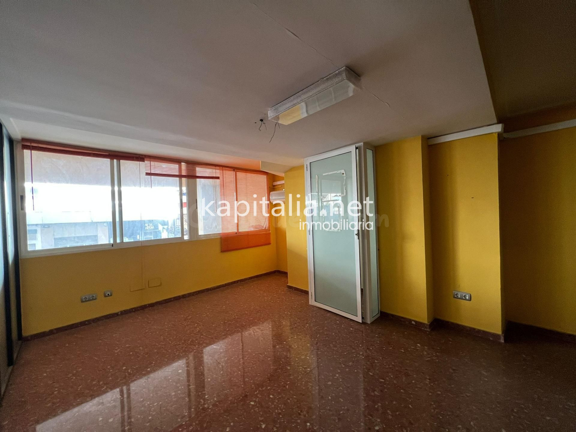 Entresuelo comercial alquiler en zona San Jose - foto 3