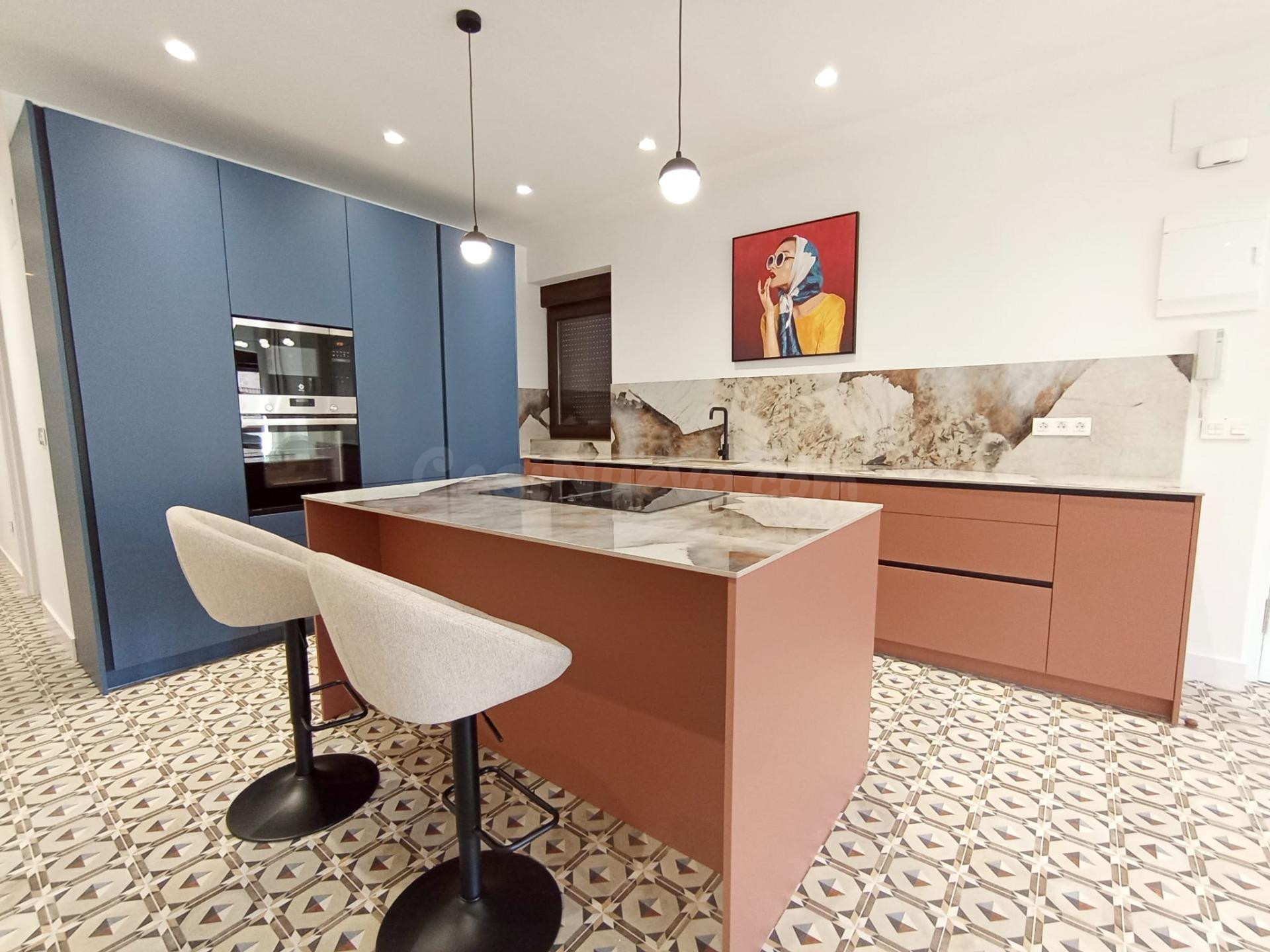 SE ALQUILA VIVIENDA AMUEBLEDA A ESTRENAR DE DISEÑO - foto 3