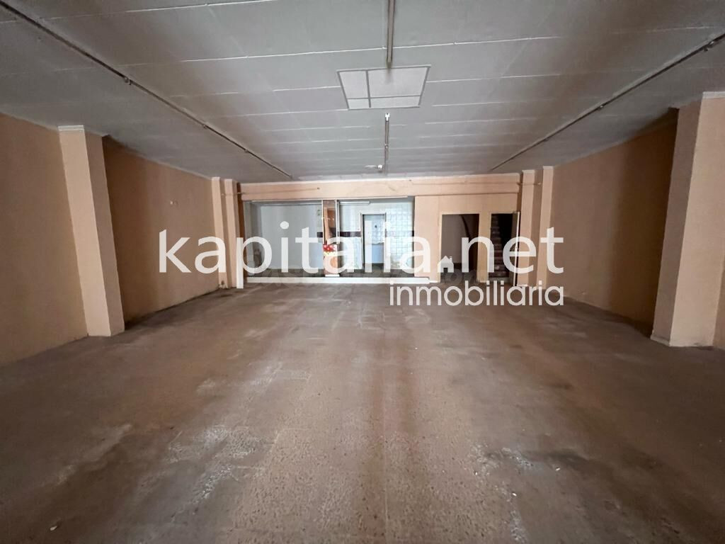 PISO Y BAJO COMECIAL CENTRICO A LA VENTA EN LA LLOSA DE RANE - foto 2