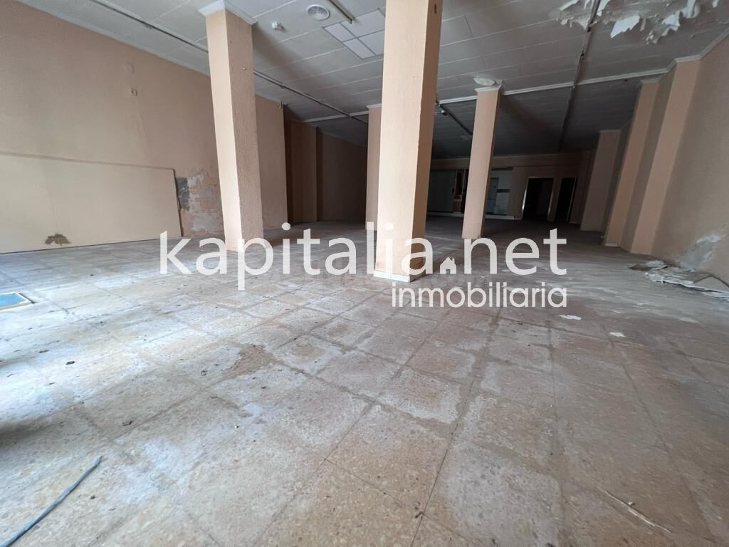 PISO Y BAJO COMECIAL CENTRICO A LA VENTA EN LA LLOSA DE RANE - foto 4