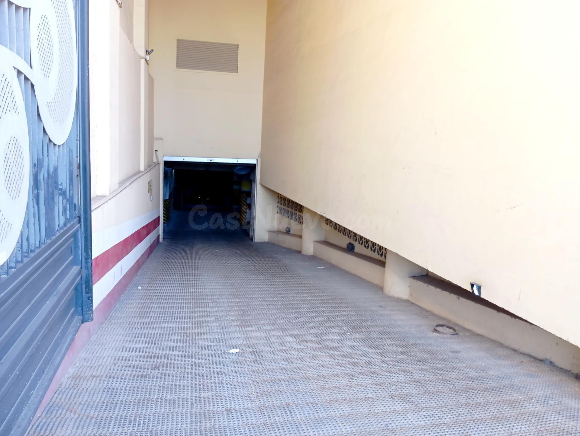 SE VENDE PLAZA DE GARAJE CON EXCELENTE UBICACIÓN PARA COCHE  - foto 3