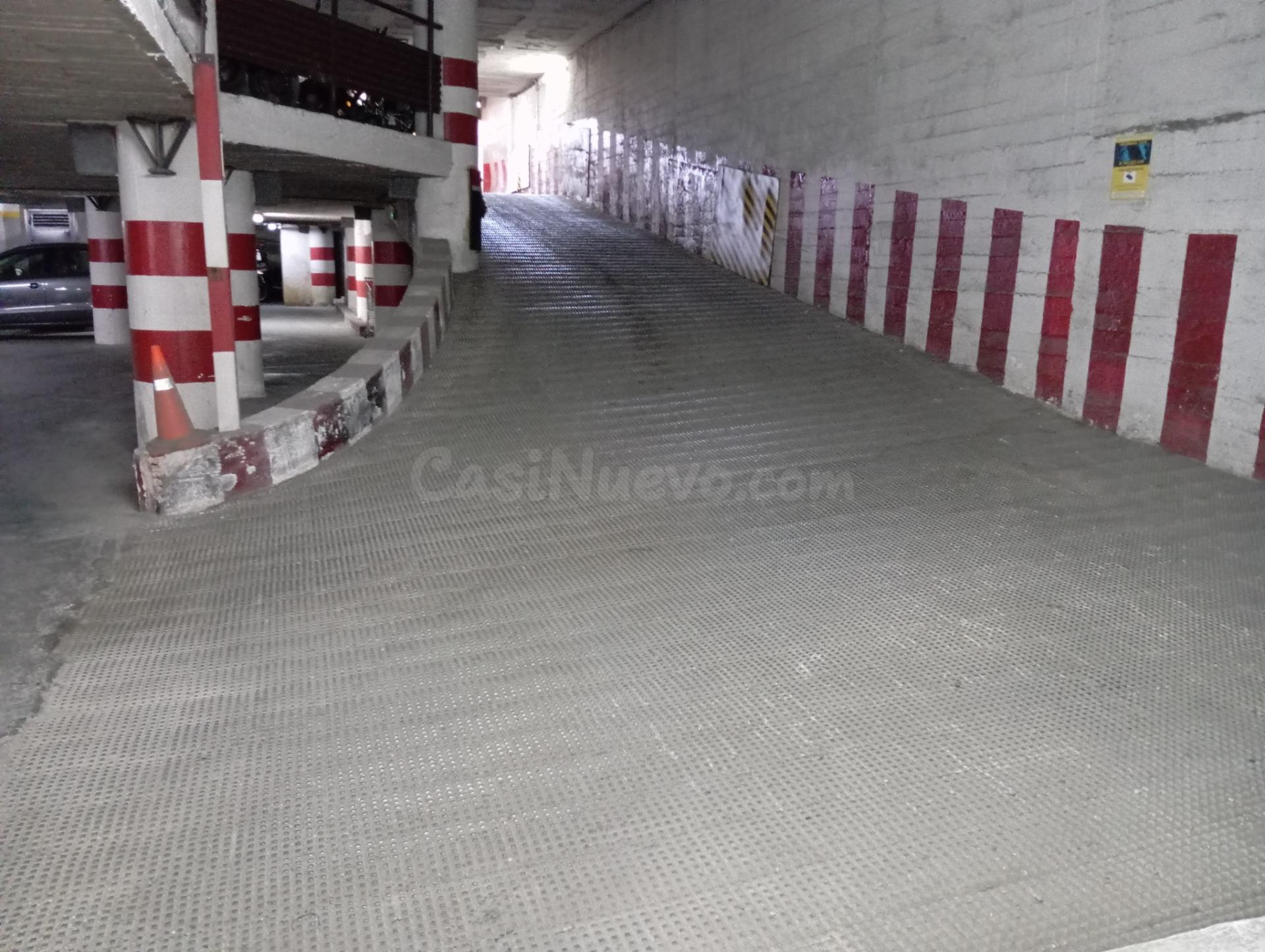 SE VENDE PLAZA DE GARAJE CON EXCELENTE UBICACIÓN PARA COCHE  - foto 4