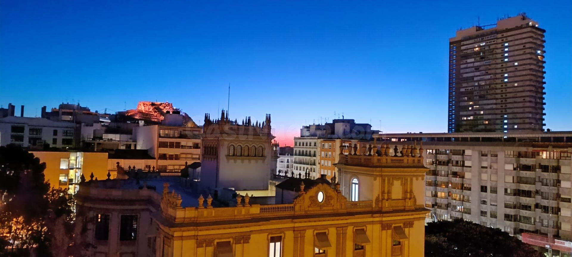 Se vende gran piso amueblado con vistas al castillo y a la d