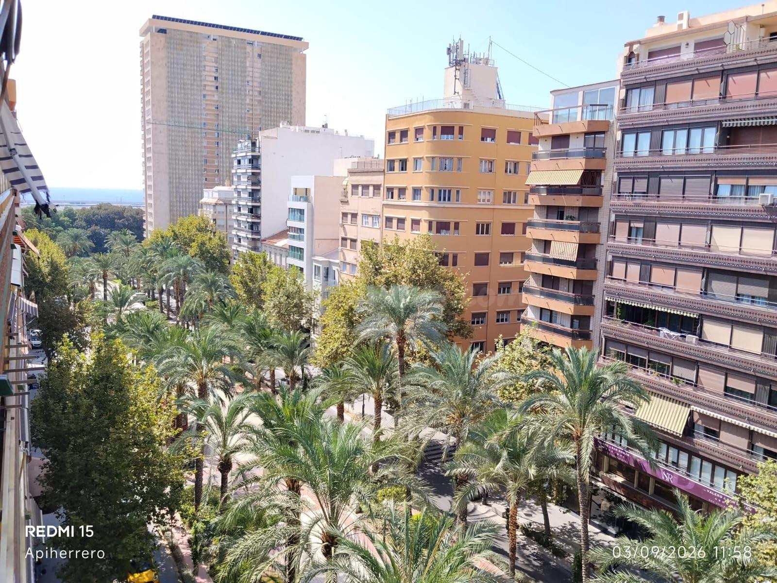 GRAN PISO DE 150 M2 APROX. EN PISO ALTO, MUY LUMINOSO, CON 5