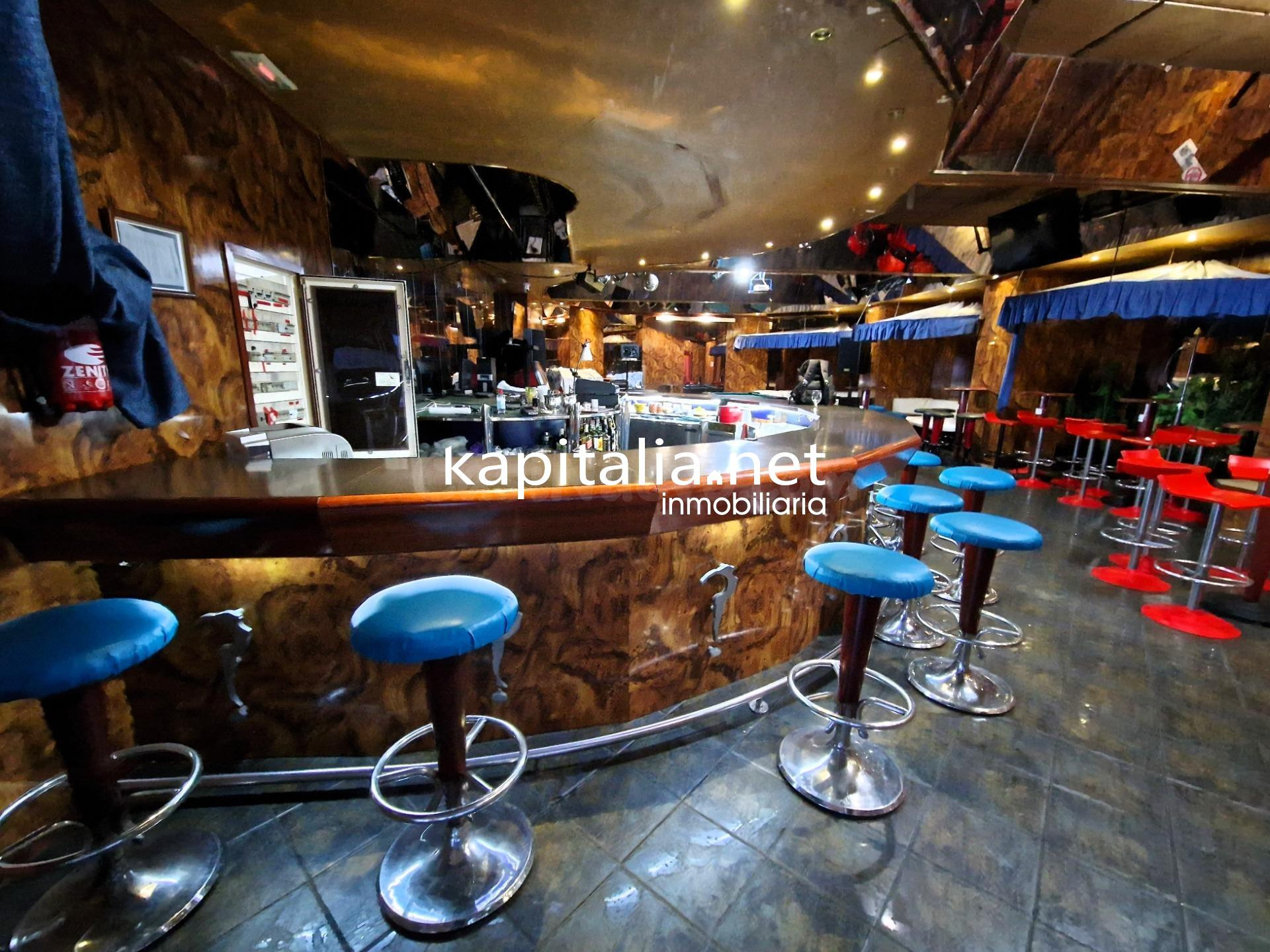 Venta de propiedad destinada a Pub, Hostel e ocio en Alcoy. - foto 2