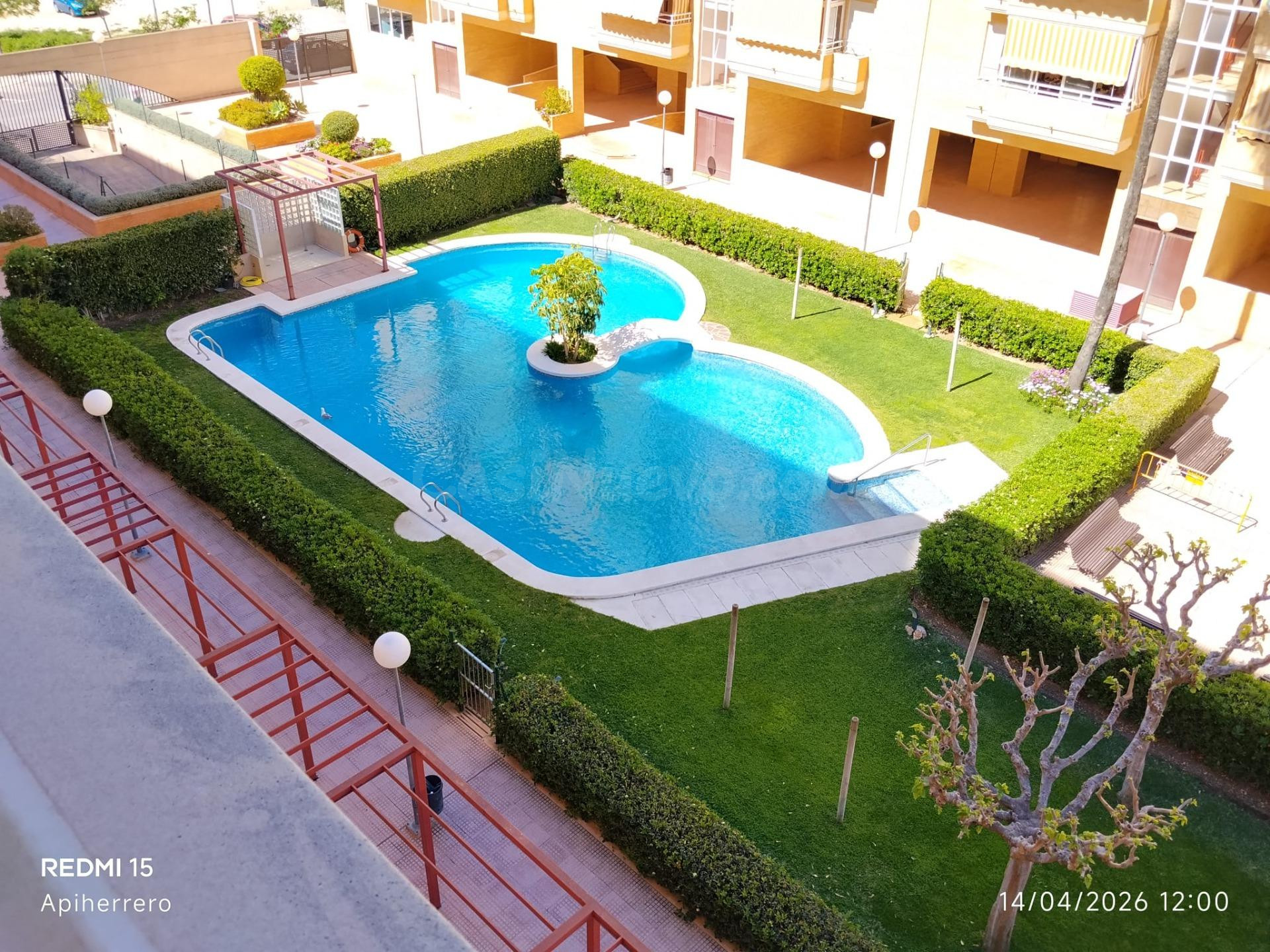 Se Aquila piso amueblado en urbanización en el Bulevar del p