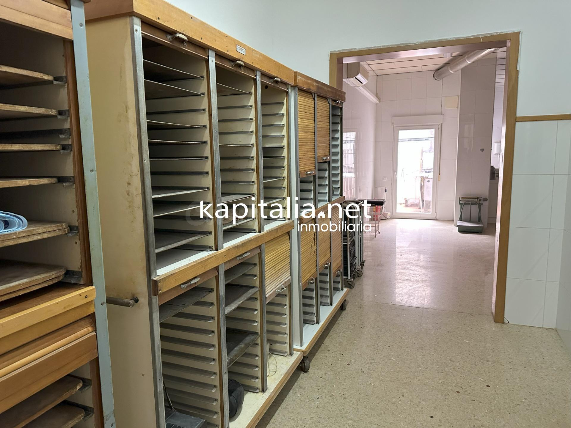 TRASPASO DE NEGOCIO Y VENTA DE LOCAL COMERCIAL - foto 3