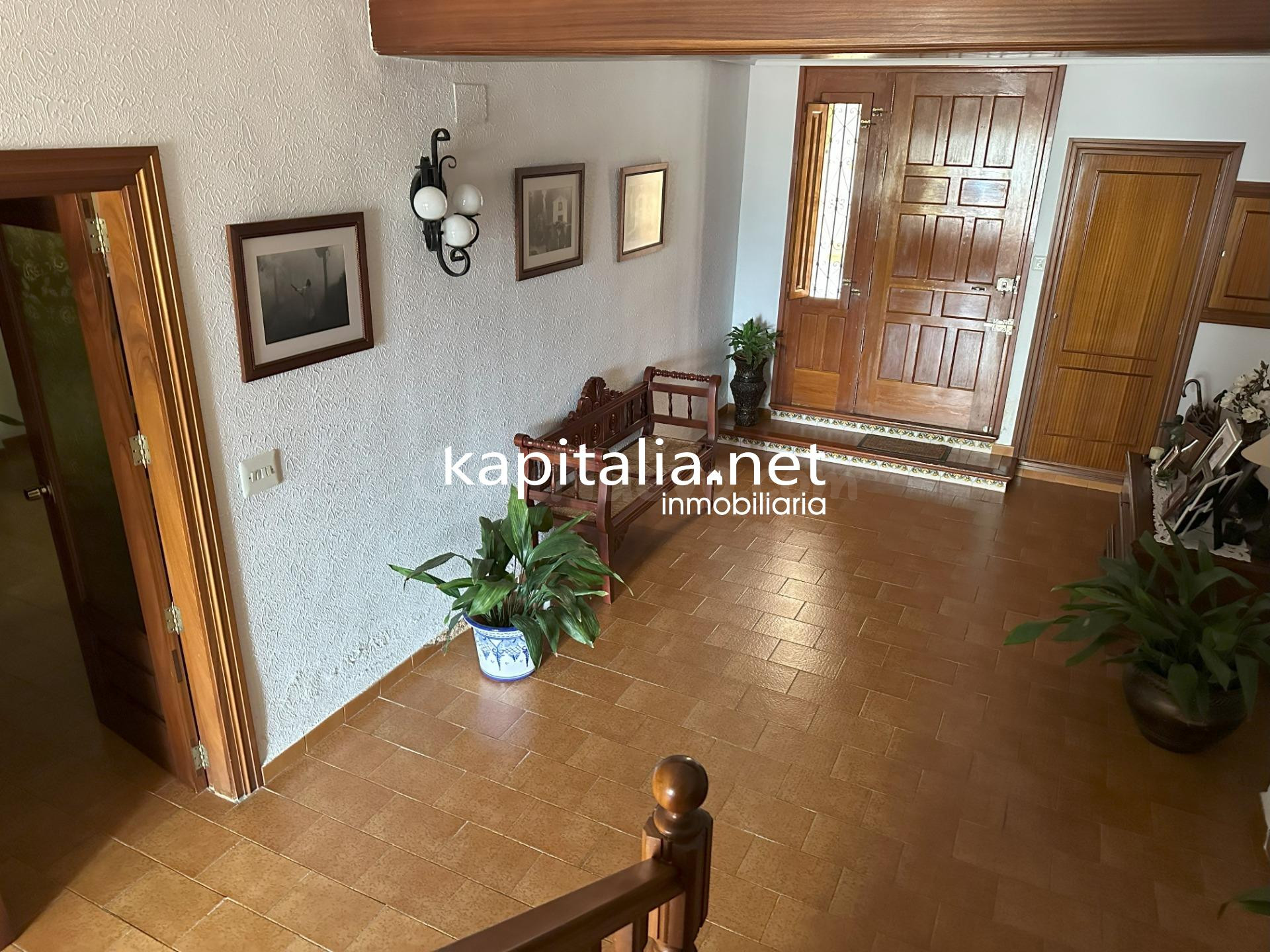 ESPECTACULAR CASA A LA VENTA EN AGULLENT - foto 2