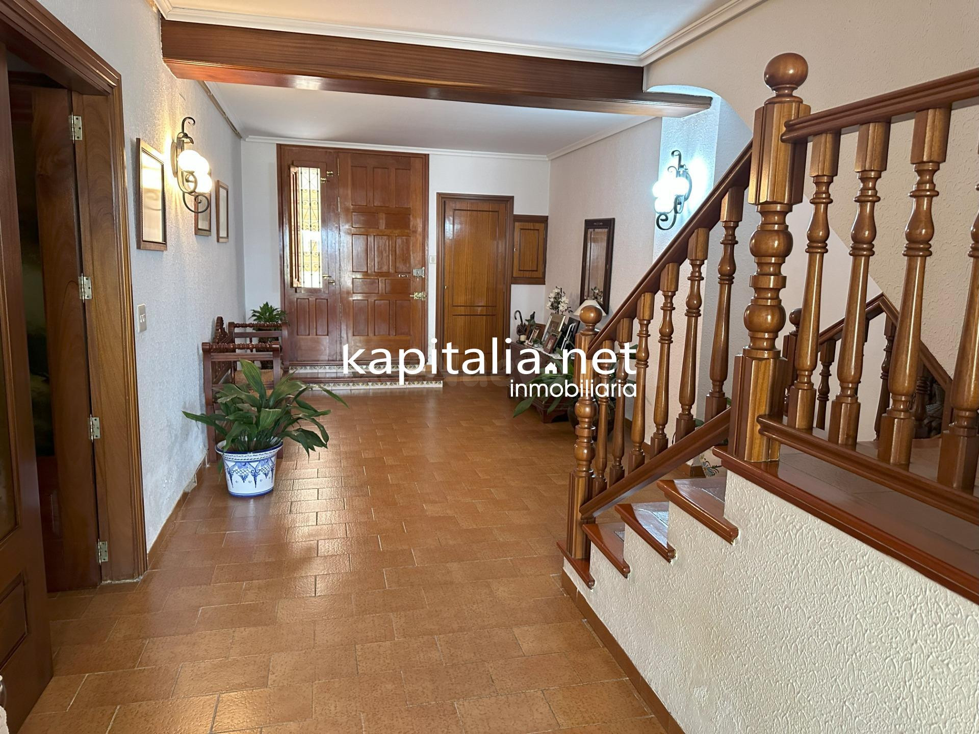 ESPECTACULAR CASA A LA VENTA EN AGULLENT - foto 4
