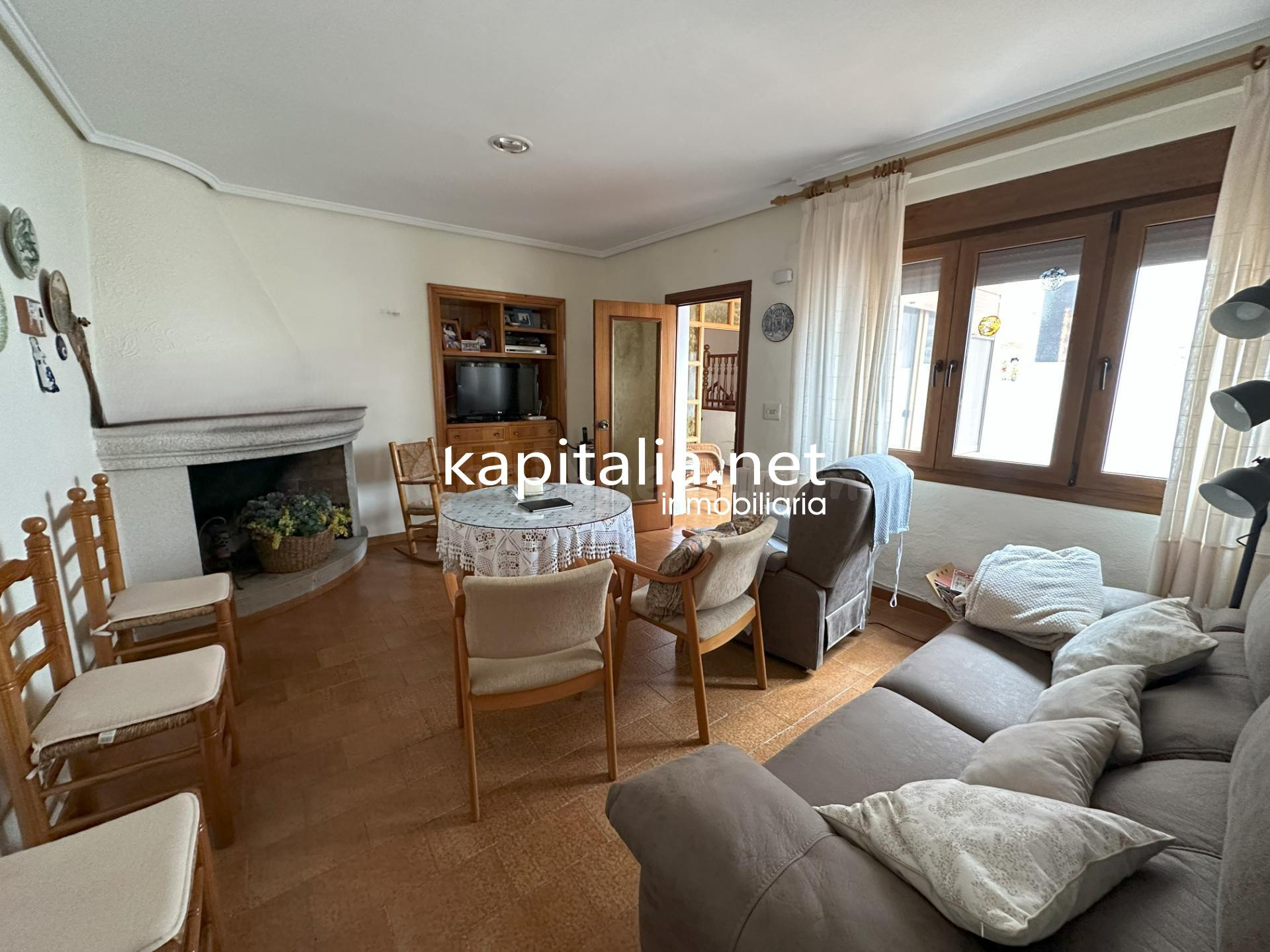 ESPECTACULAR CASA A LA VENTA EN AGULLENT - foto 5