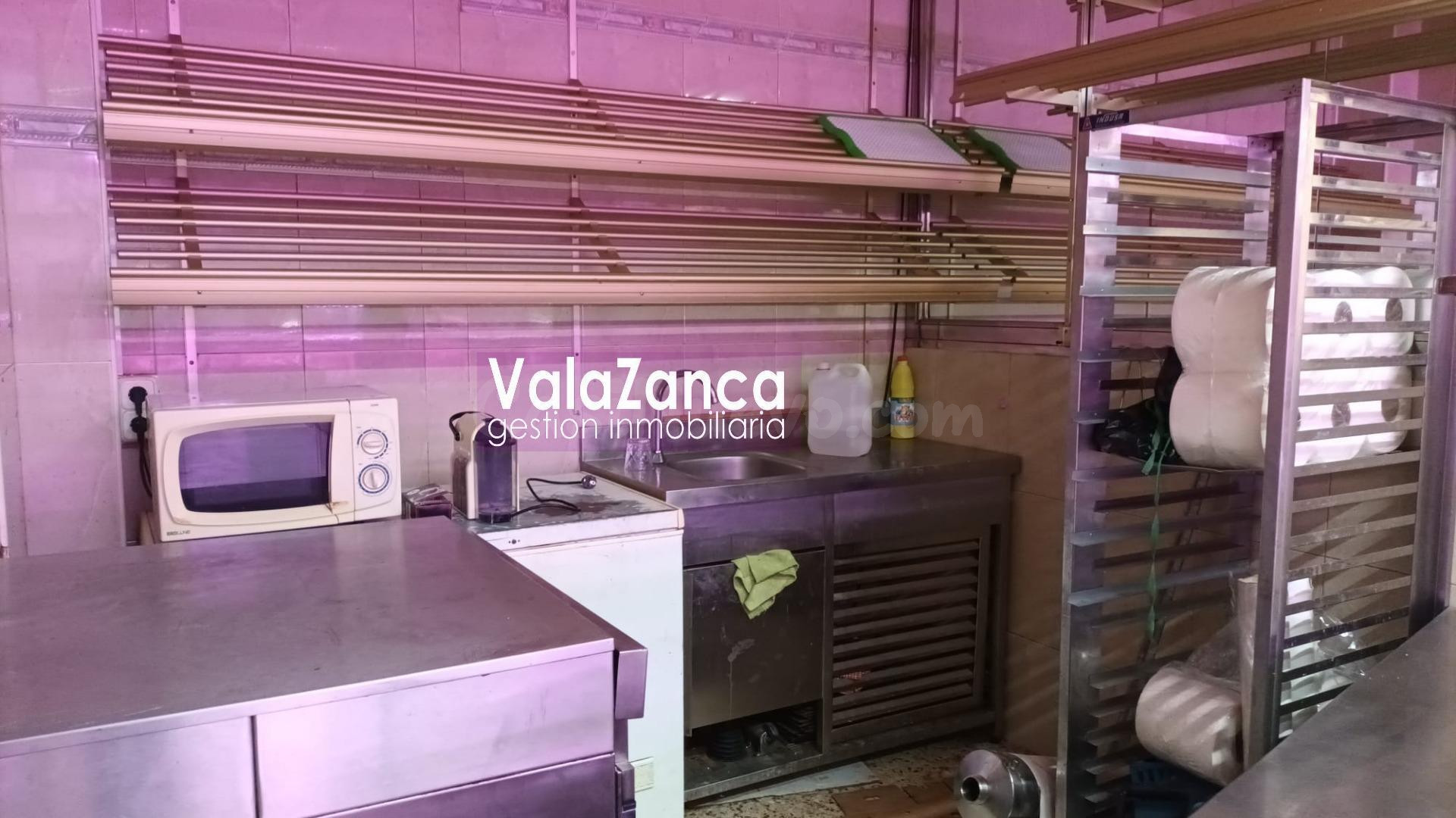 VALAZANCA ALQUILA PANADERIA ZONA REYES