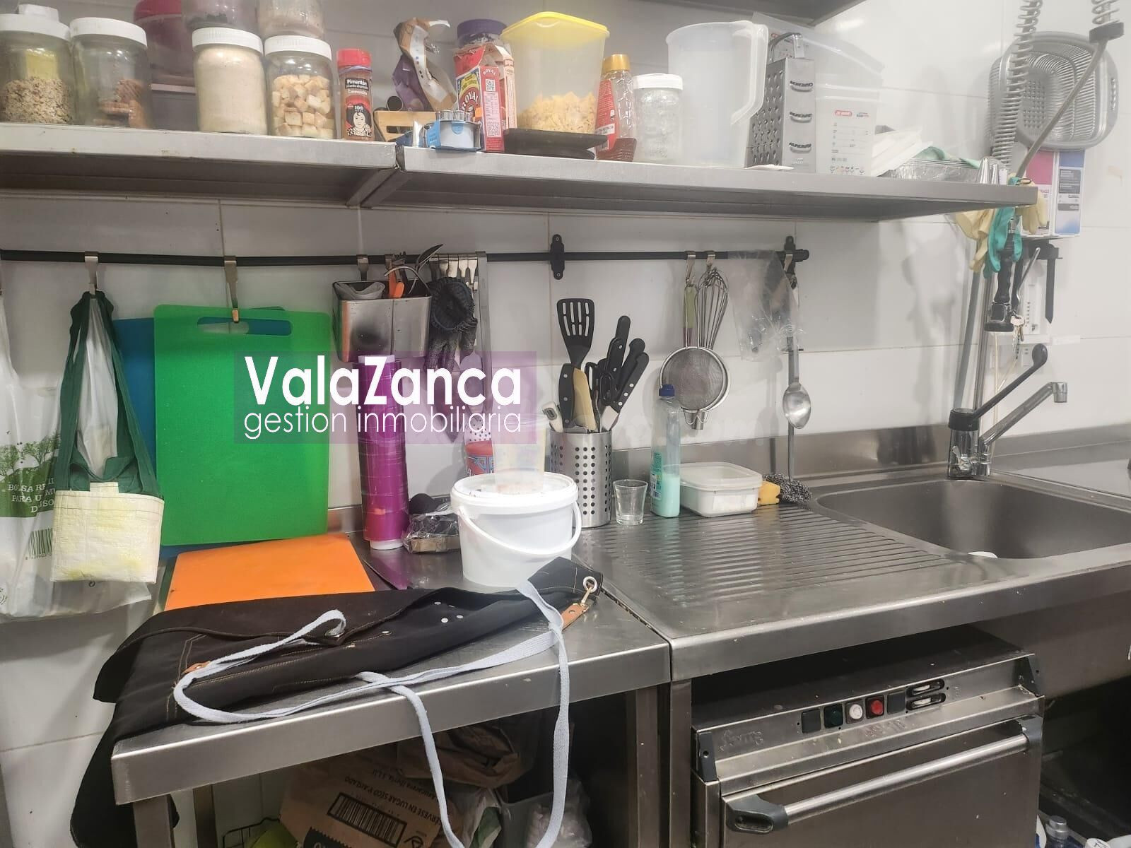 ***VALAZANCA ALQUILA CON TRASPASO BAR CAFETERIA*** - foto 3