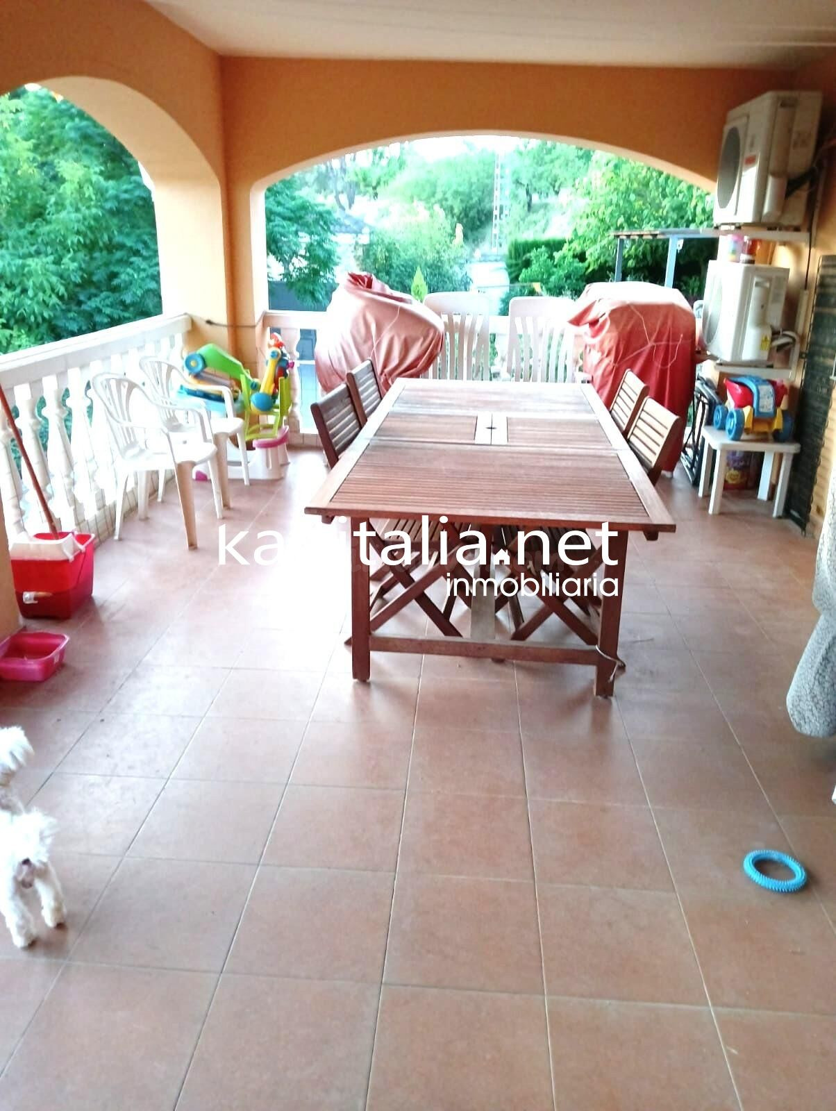 CHALET A LA VENTA EN BENILLUP, CON MAGNIFICAS VISTAS - foto 3