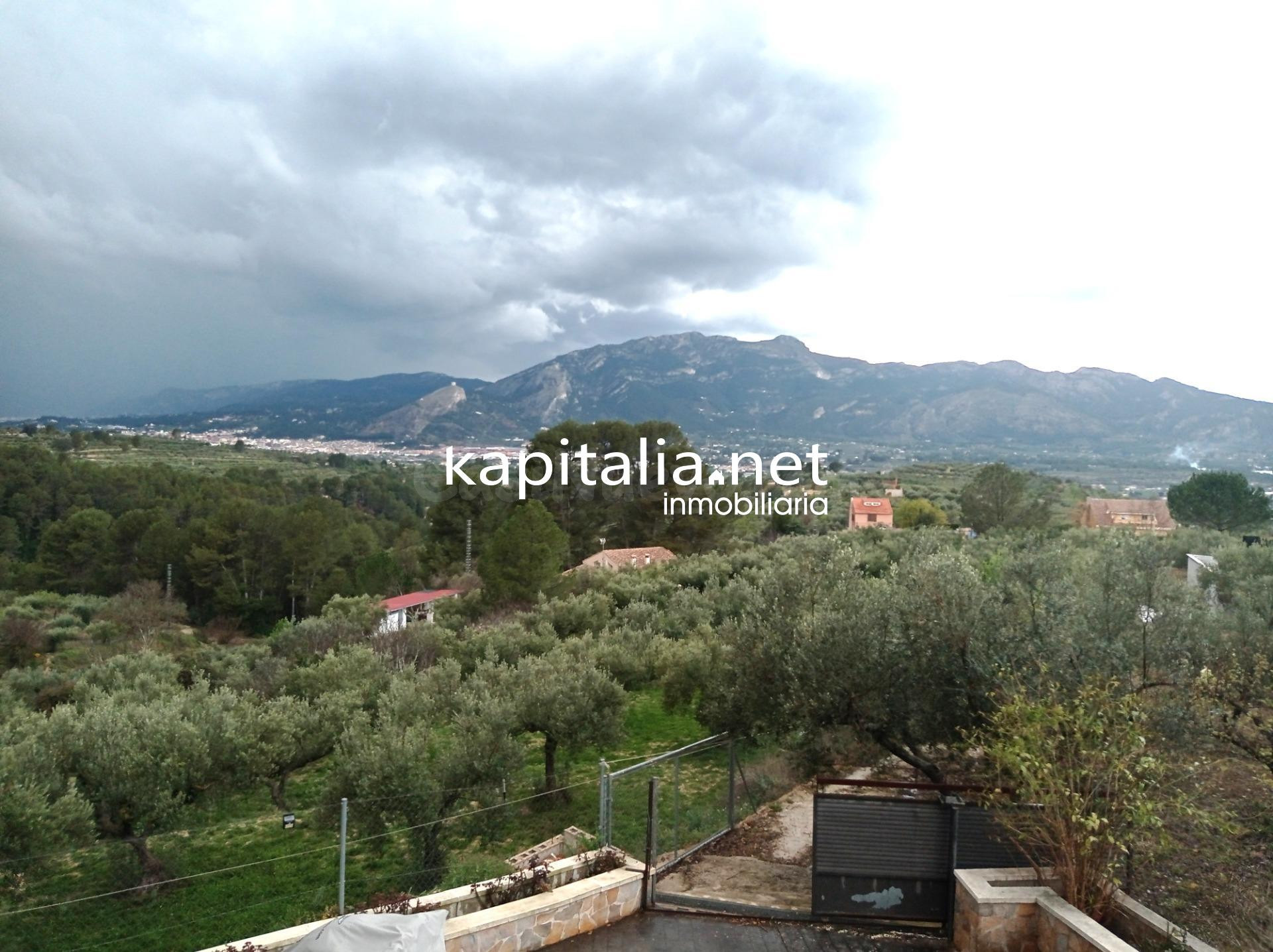 CHALET A LA VENTA EN BENILLUP, CON MAGNIFICAS VISTAS - foto 4