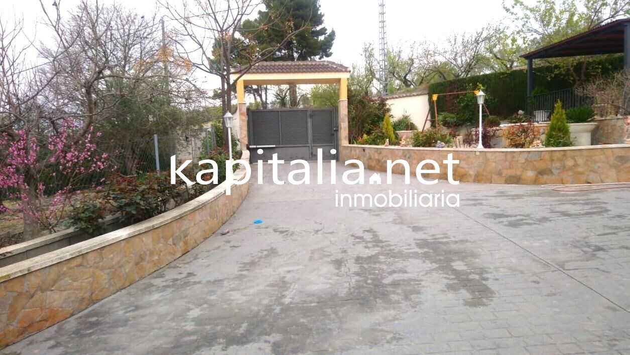 CHALET A LA VENTA EN BENILLUP, CON MAGNIFICAS VISTAS - foto 5