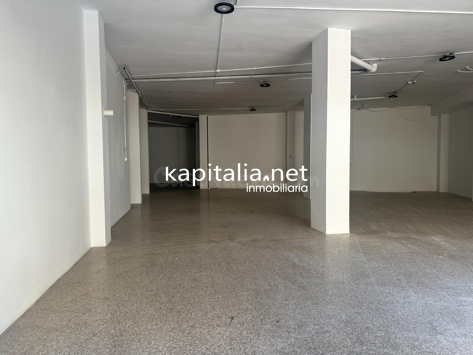 LOCAL COMERCIAL EN ALQUILER EN SAN JOSEP - foto 2
