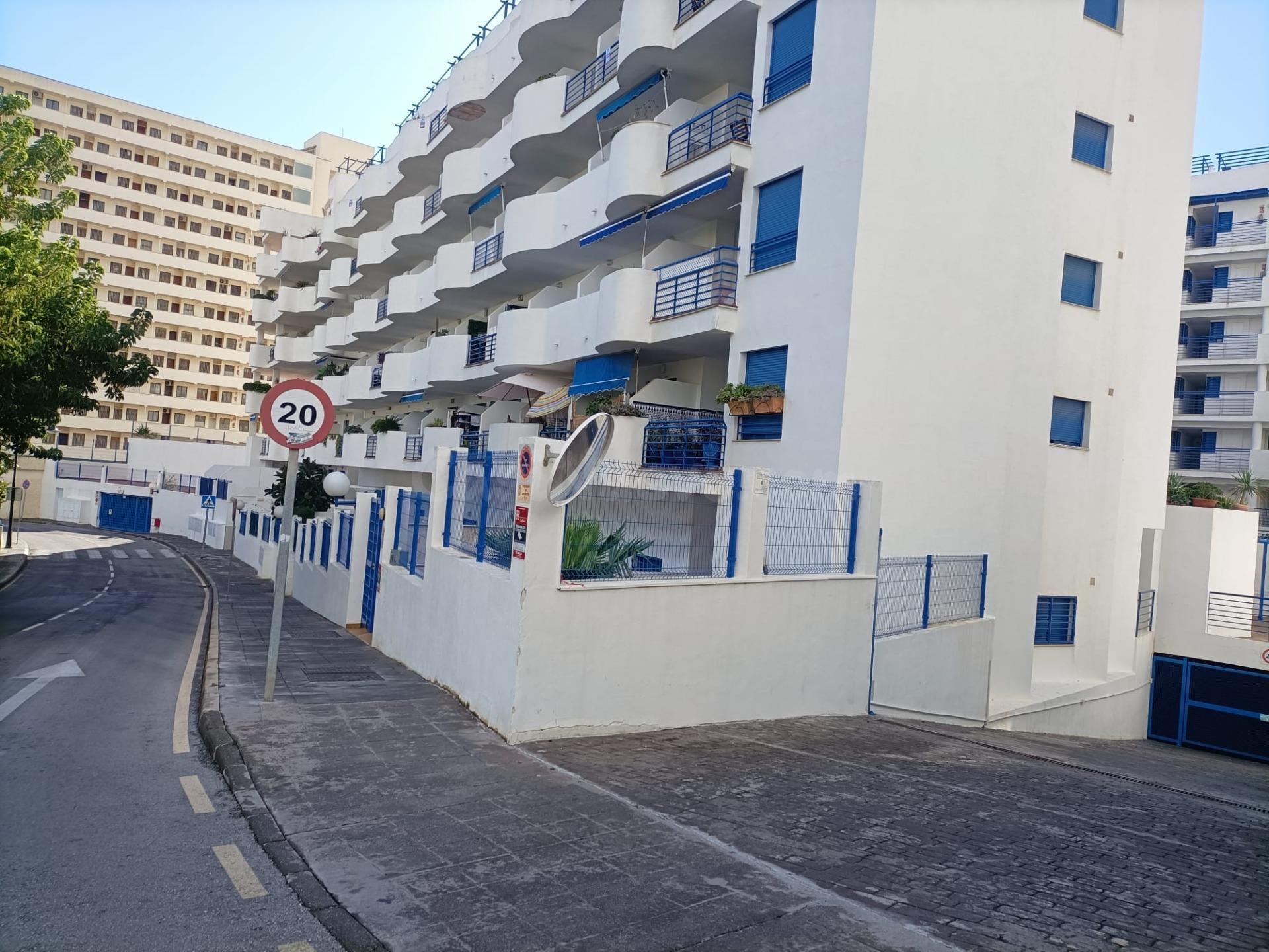 PLAZA DE GARAJE + ARMARIO TRASTERO EN BENALMADENA COSTA (A 2