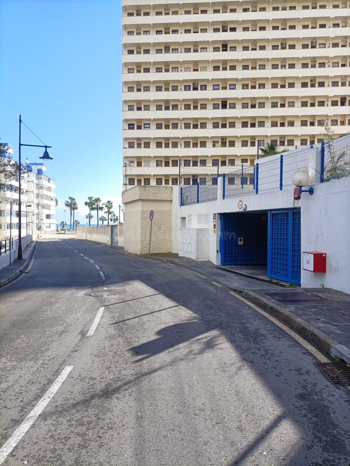 PLAZA DE GARAJE + ARMARIO TRASTERO EN BENALMADENA COSTA (A 2 - foto 2