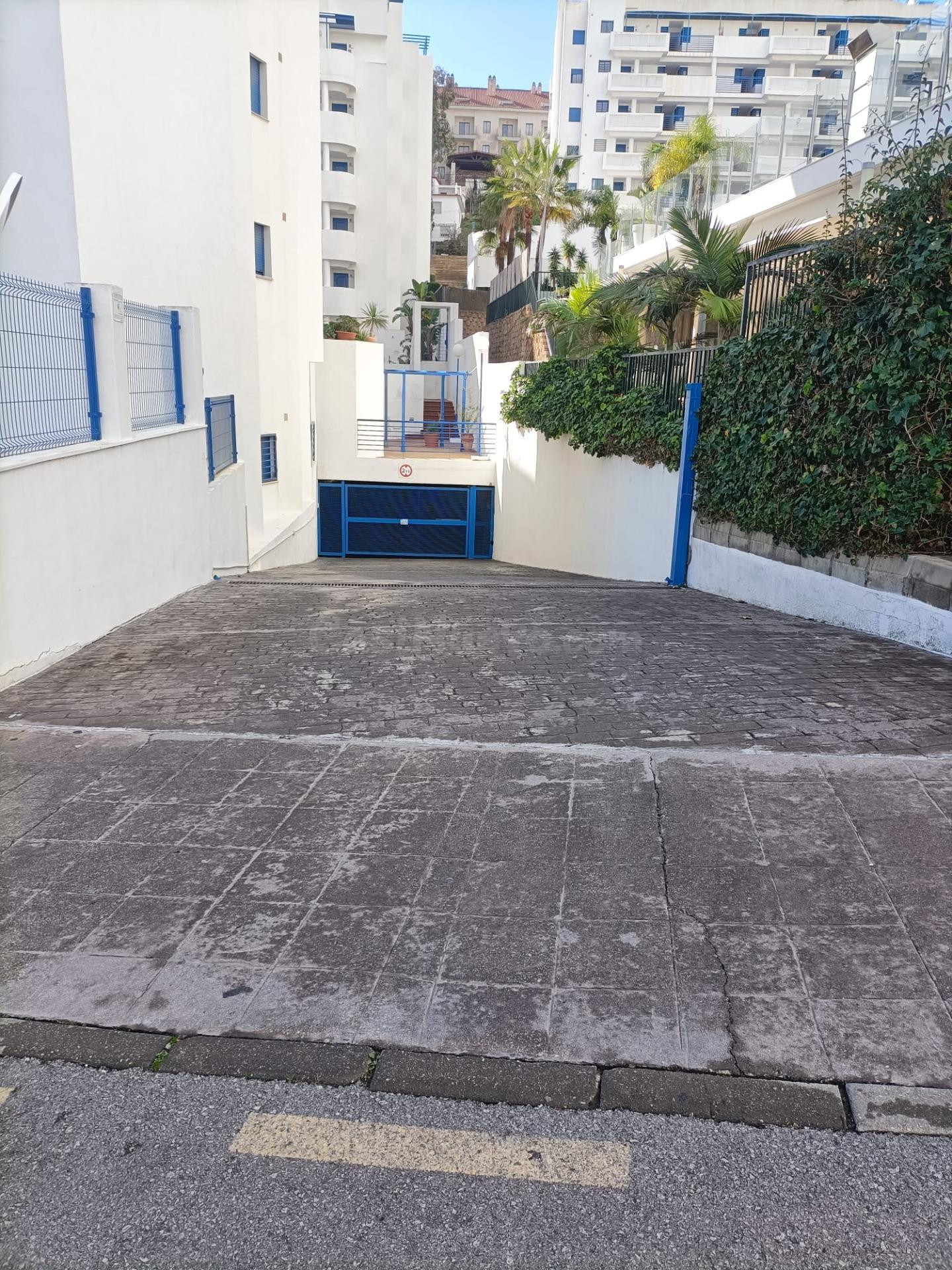 PLAZA DE GARAJE + ARMARIO TRASTERO EN BENALMADENA COSTA (A 2 - foto 4