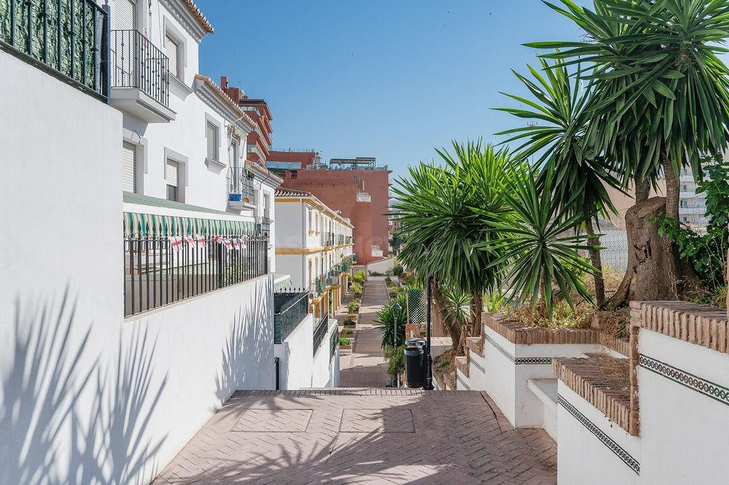 Piso en Torremolinos (Calle Bajondillo) - foto 2