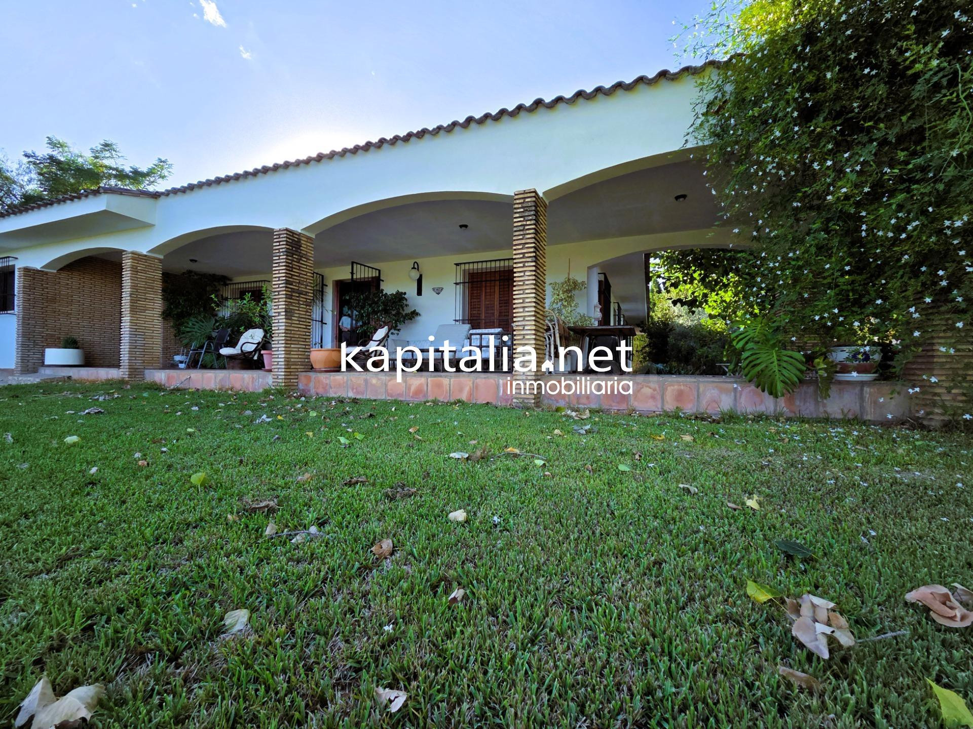 Espléndido Chalet en Ontinyent con Piscina y Vistas - foto 3