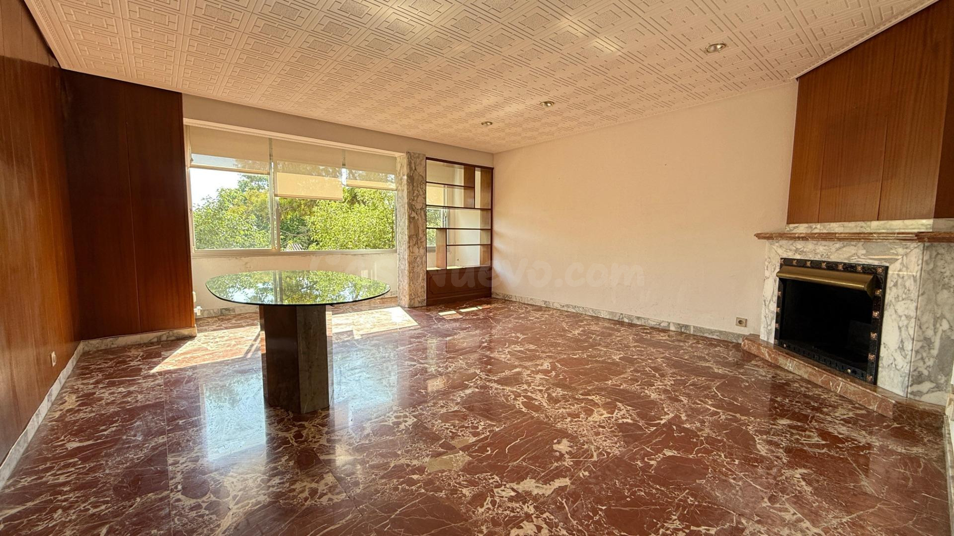 Piso amplio con salón de 28 m2, vistas despejadas y 3 habita
