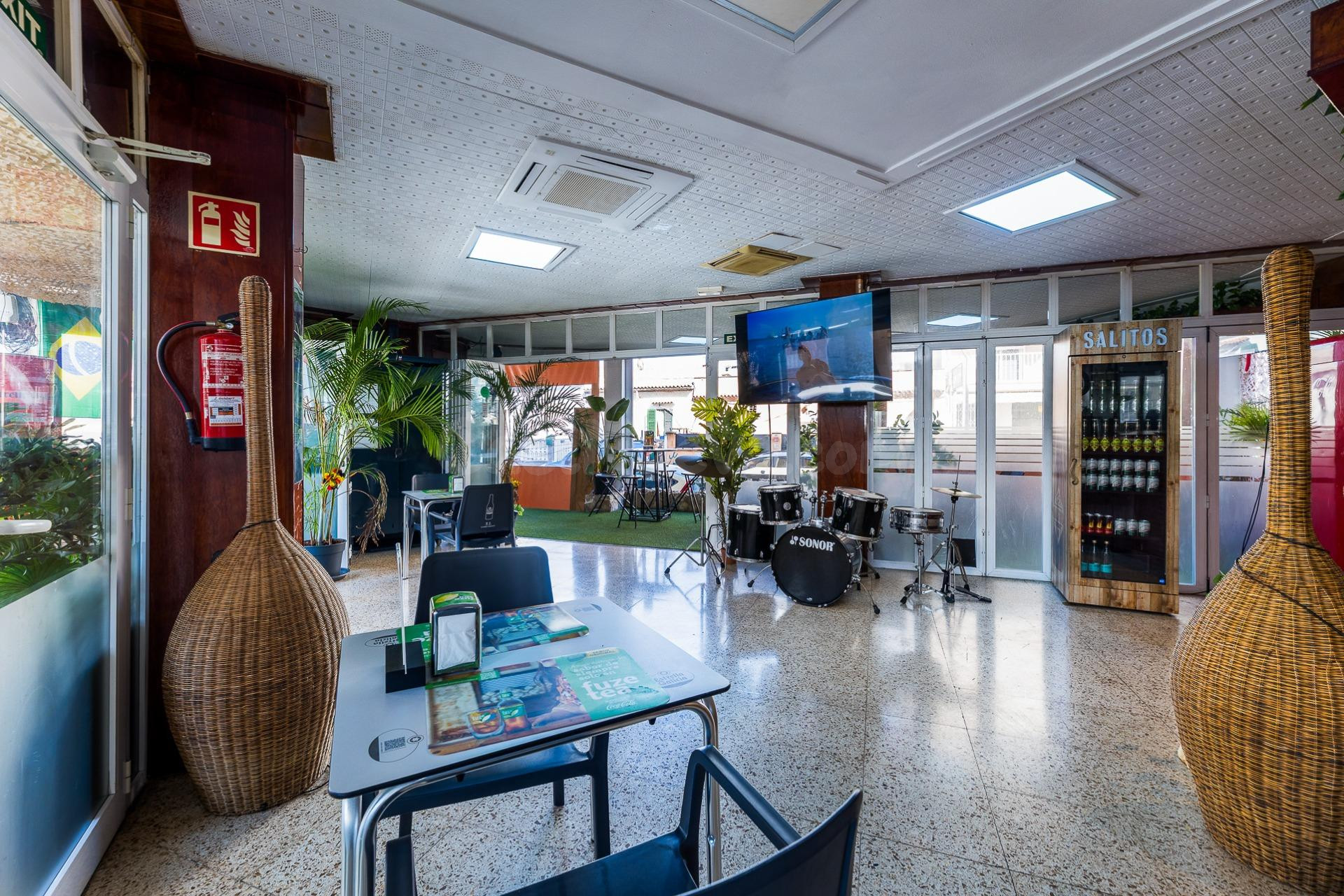 ¡Oportunidad de Oro en el Arenal! Traspaso de Local de Hoste - foto 5