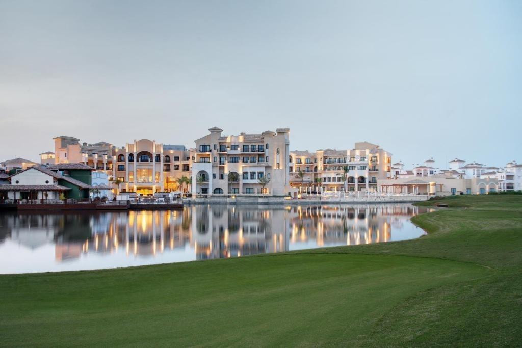 ¡IMPRESIONANTE CHALET INDEPENDIENDTE EN CAMPO DE GOLF! - foto 2