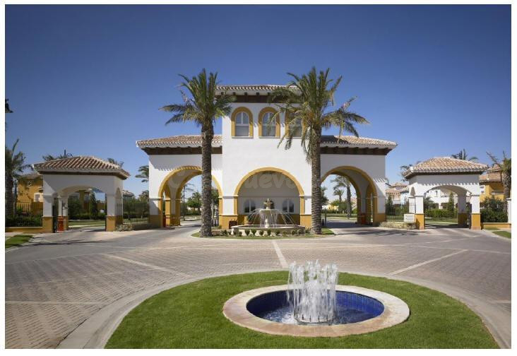 ¡IMPRESIONANTE CHALET INDEPENDIENDTE EN CAMPO DE GOLF! - foto 3