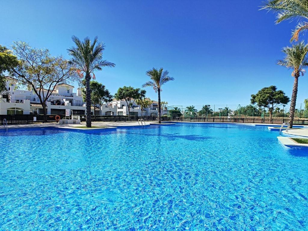 ¡IMPRESIONANTE CHALET INDEPENDIENDTE EN CAMPO DE GOLF! - foto 4