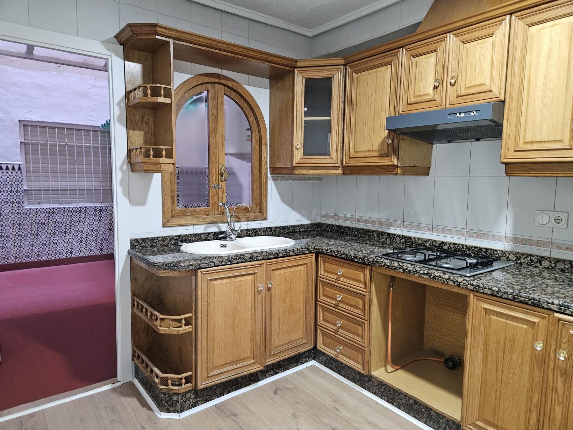 Piso reformado, todo exterior, con gran patio y trastero, en