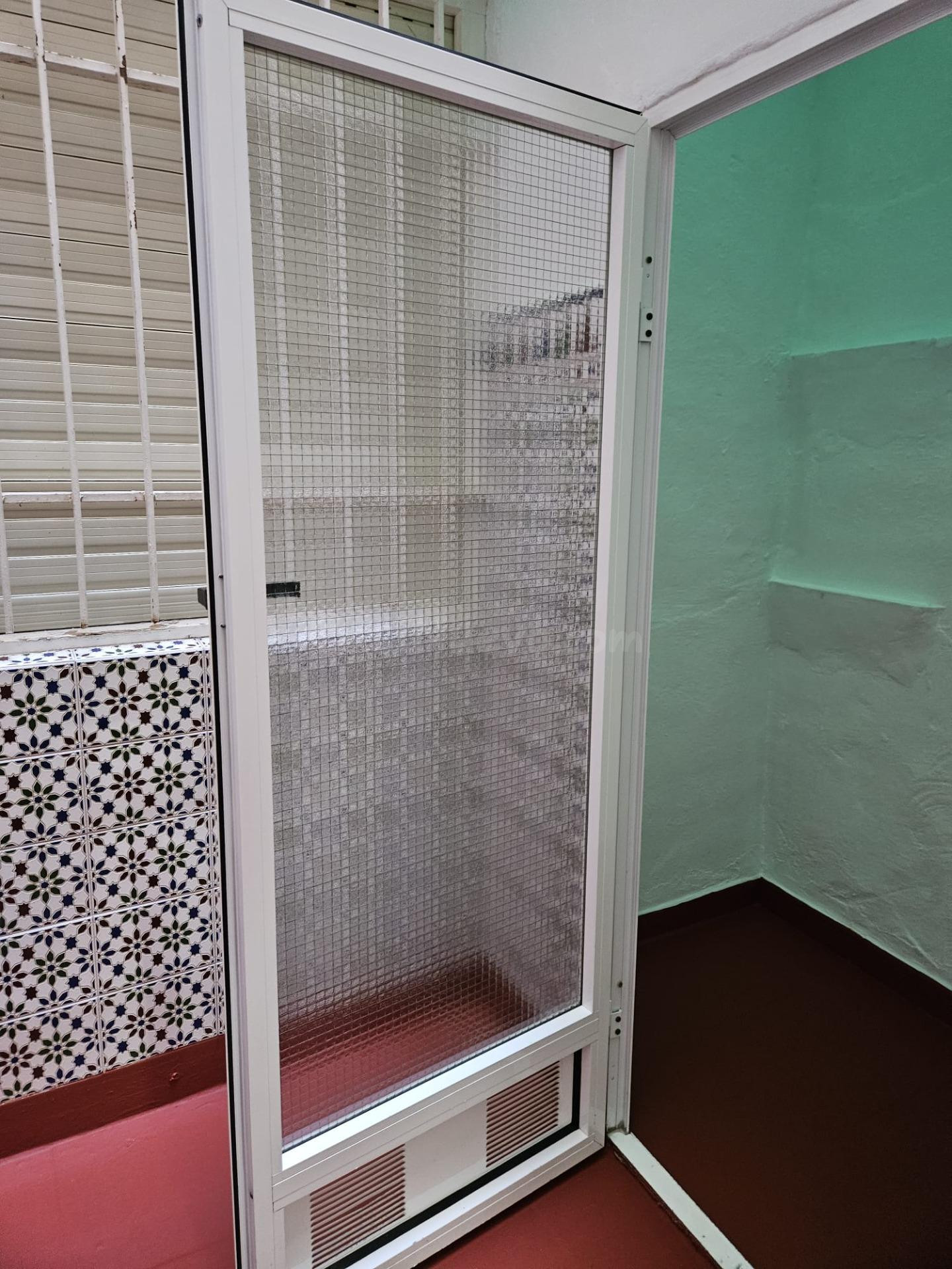 Piso reformado, todo exterior, con gran patio y trastero, en - foto 3