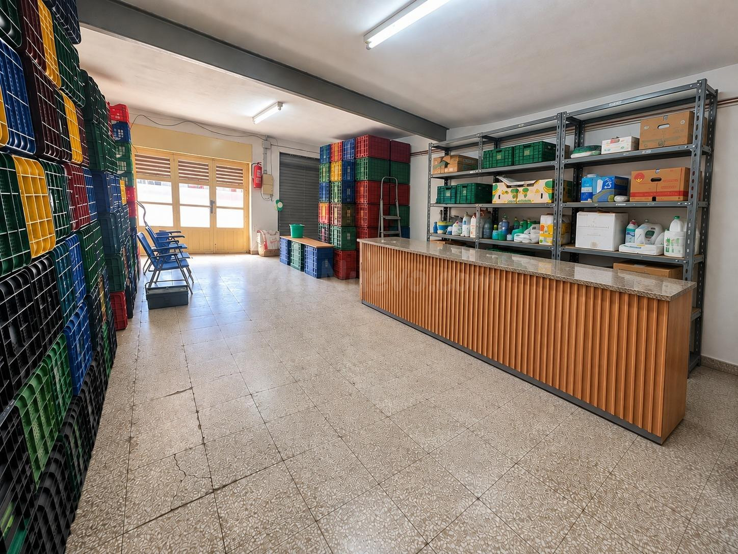 ¡Local en El Toscar con patio, vado y posibilidad de hacer v - foto 4