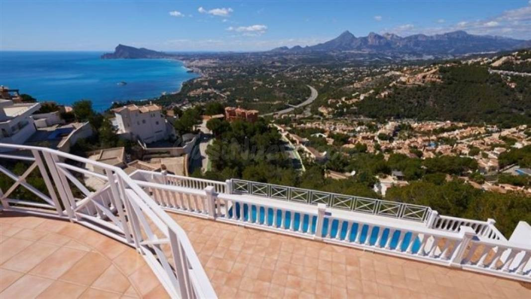 ESPECTACULAR VILLA EN ALTEA HILLS. 4D.5B.2SALONES.295M2 - foto 2