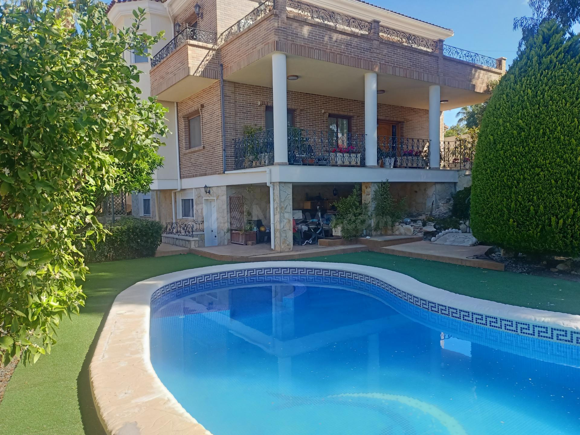 VENTA- VILLA DE LUJO- CIUDAD QUESADA- 4 DORMITORIOS- 4 BAÑOS