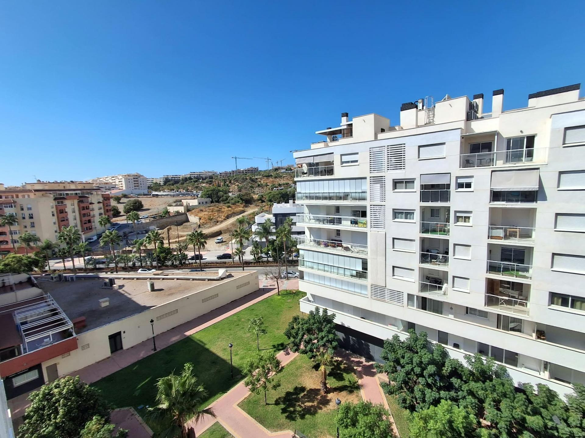 PISO DE 3 DORMITORIOS EN EL CENTRO DE ESTEPONA CERCA DE TODO