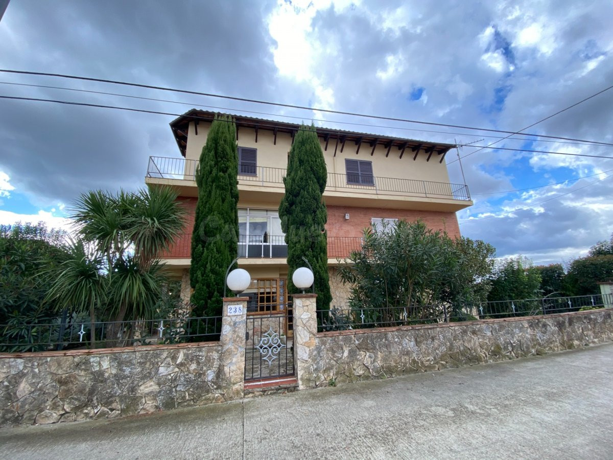 VENTA-CASA-VIDRERAS-5HAB-2ASEOS-1BAÑO