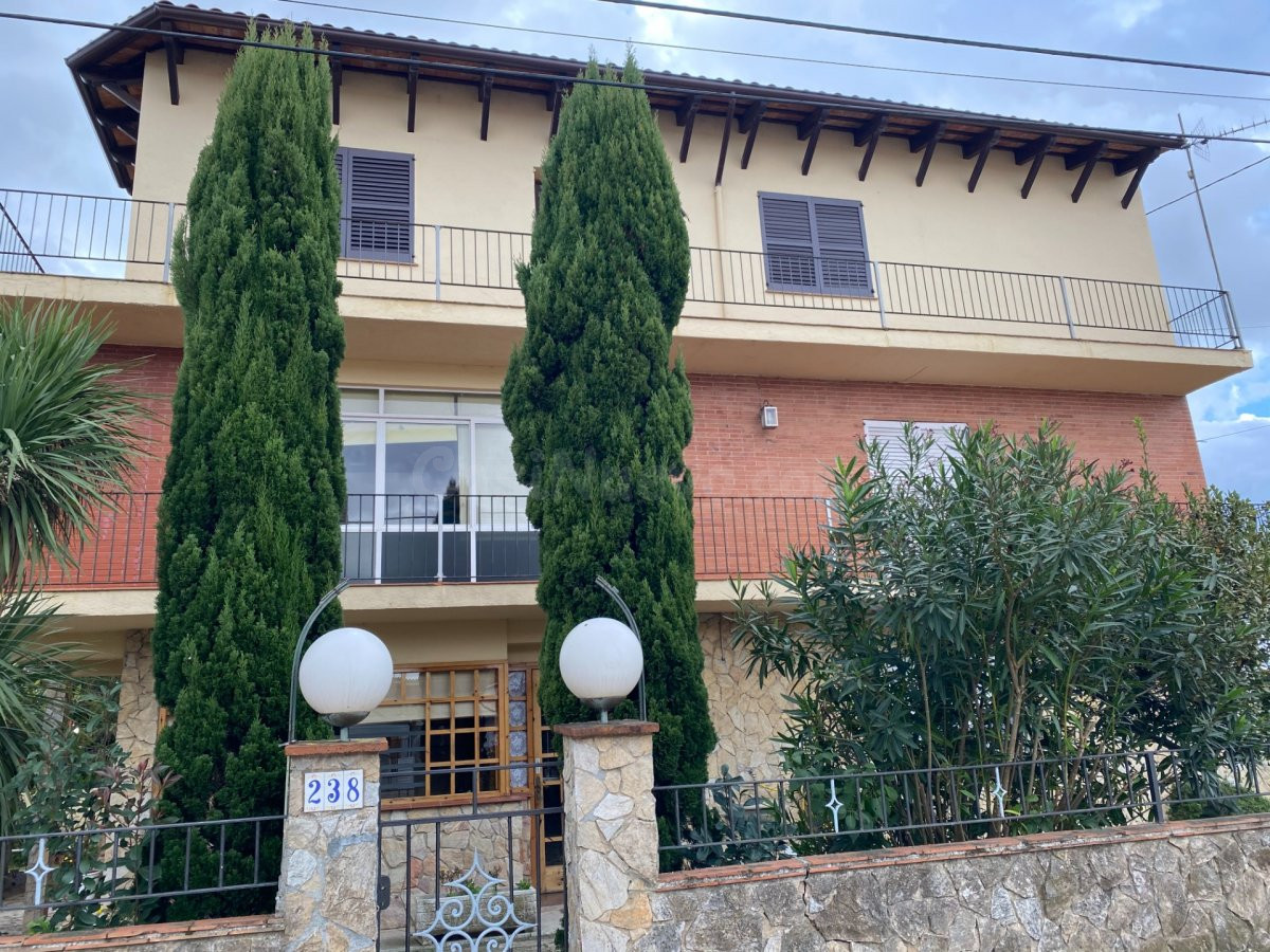 VENTA-CASA-VIDRERAS-5HAB-2ASEOS-1BAÑO - foto 2
