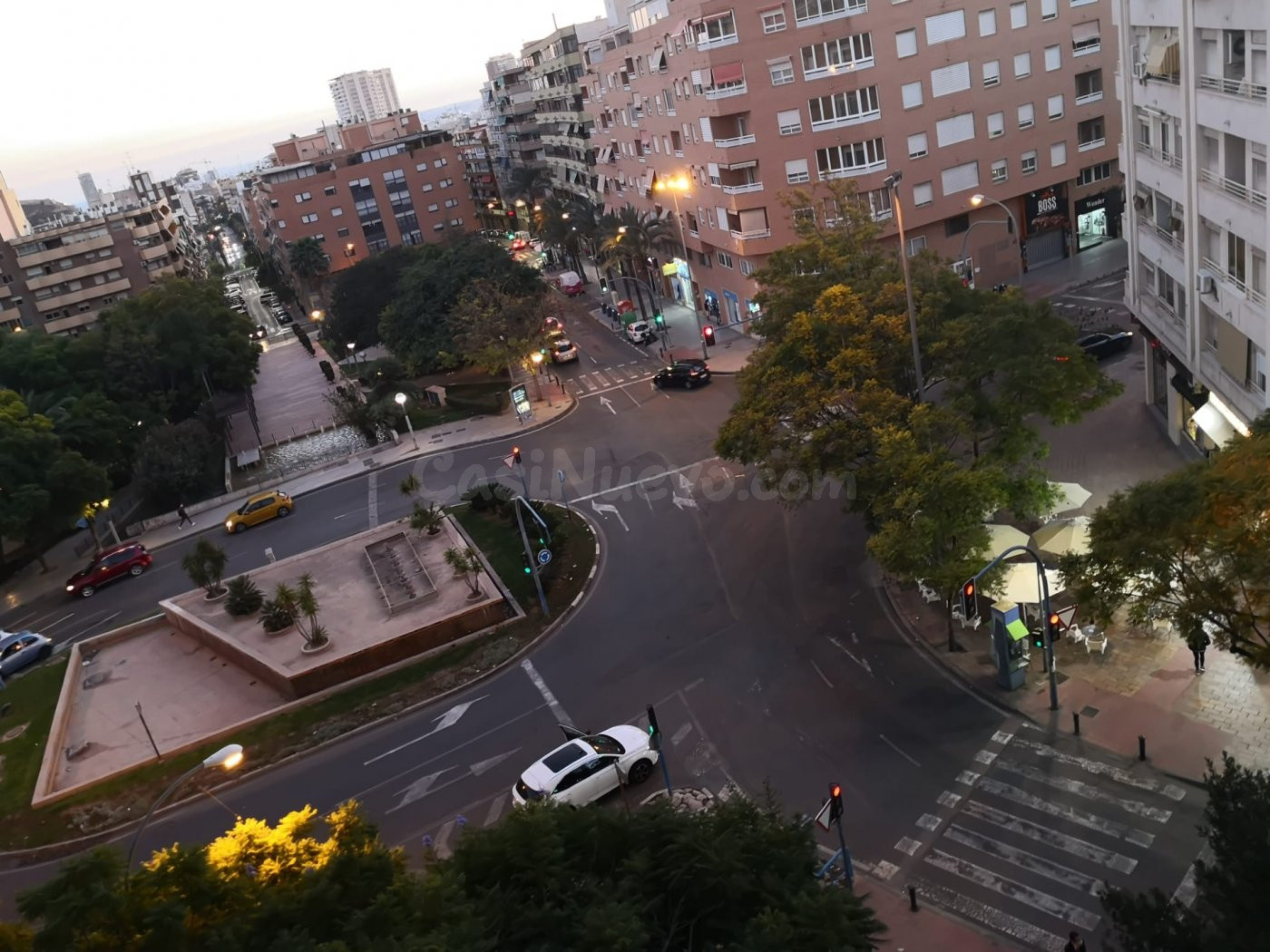 SE ALQUILA PISO  /SOLO FUNCIONARIOS CON SOLVENCIA ECONOMICA/ - foto 2