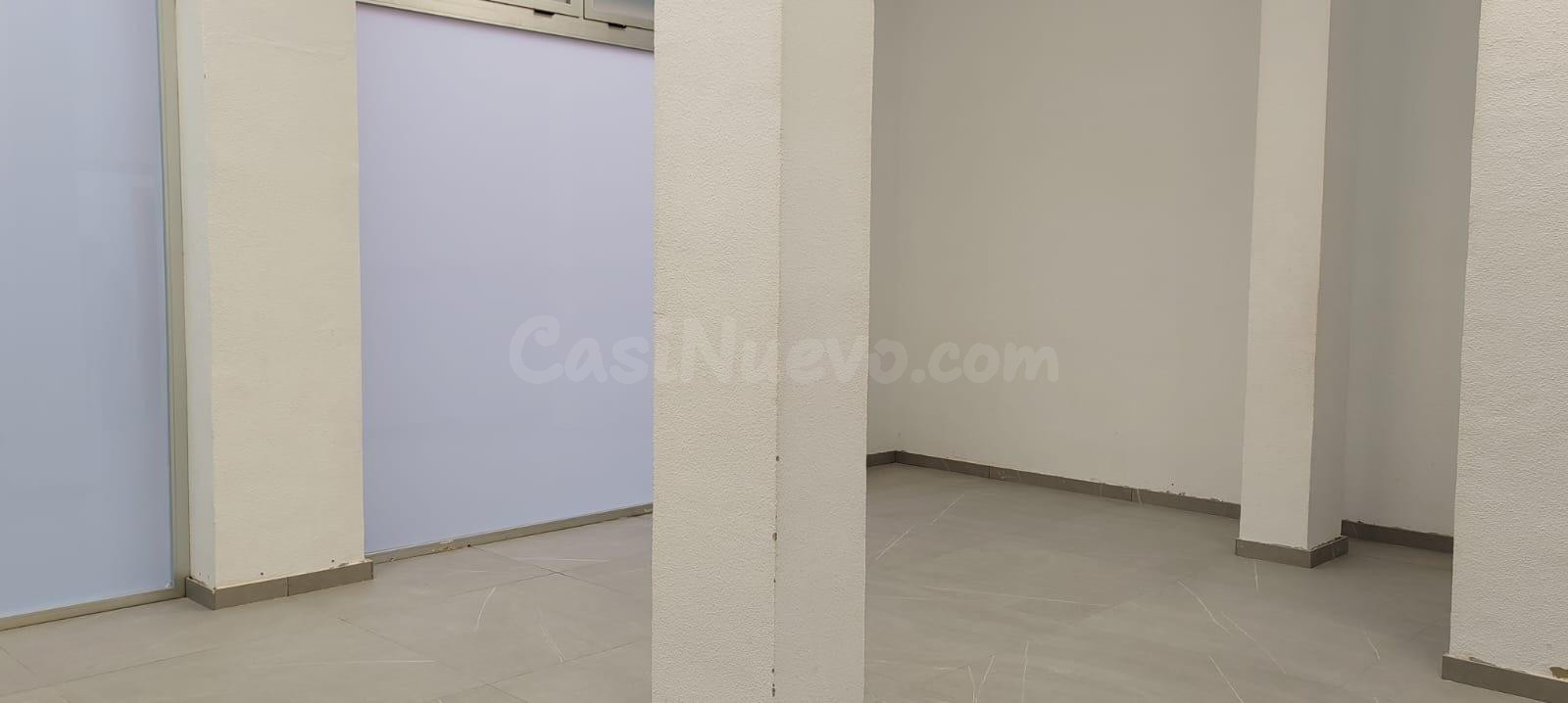 SE alquila local en muy buena zona para montar negocio pegad - foto 4