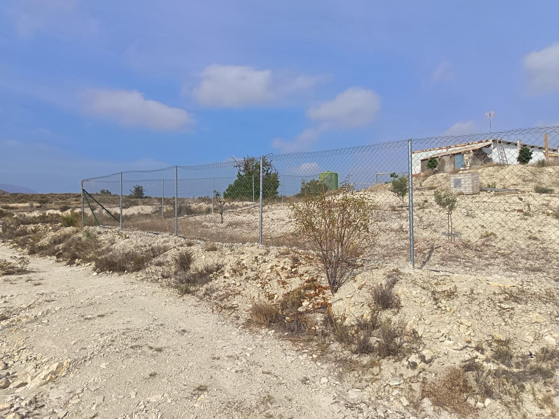 SE VENDE TERRENO CON MAS 11000 METROS DE TERRENO BUENA ZONA - foto 5