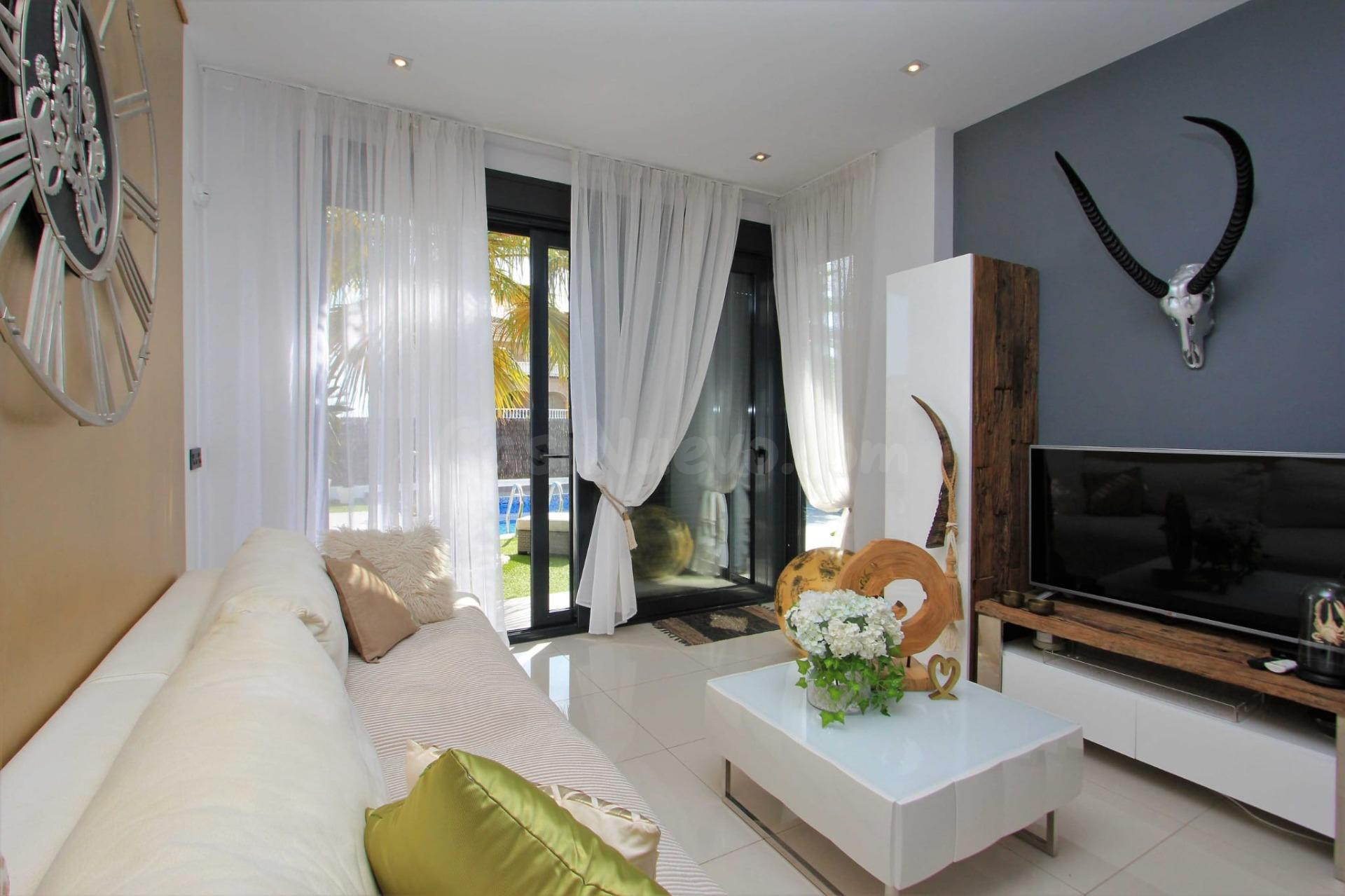 ALQUILER- LUJOSA VILLA DE 3D-3B EN LOMAS DEL CABO ROIG CON P - foto 2